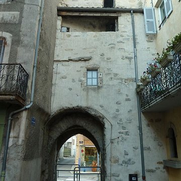 Porte de lHôpital de Villeneuve-de-Berg