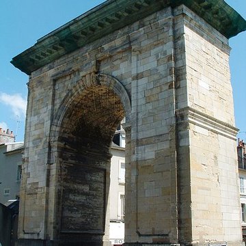 Porte de Paris à Nevers