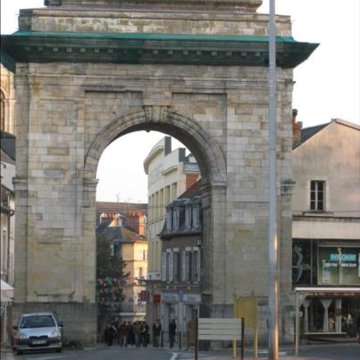 Porte de Paris à Nevers
