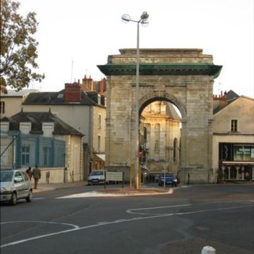 Porte de Paris à Nevers