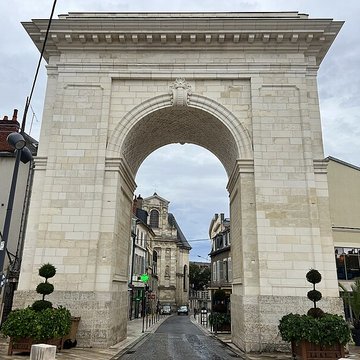 Porte de Paris à Nevers