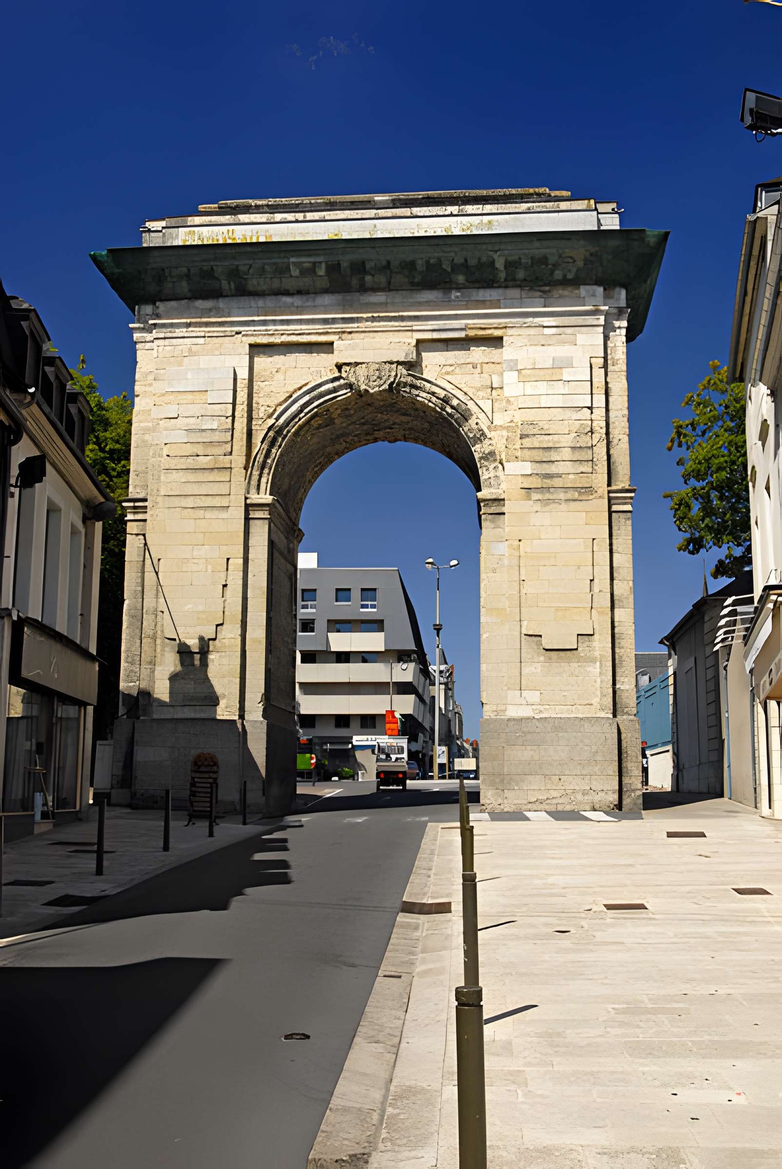 Porte de Paris à Nevers