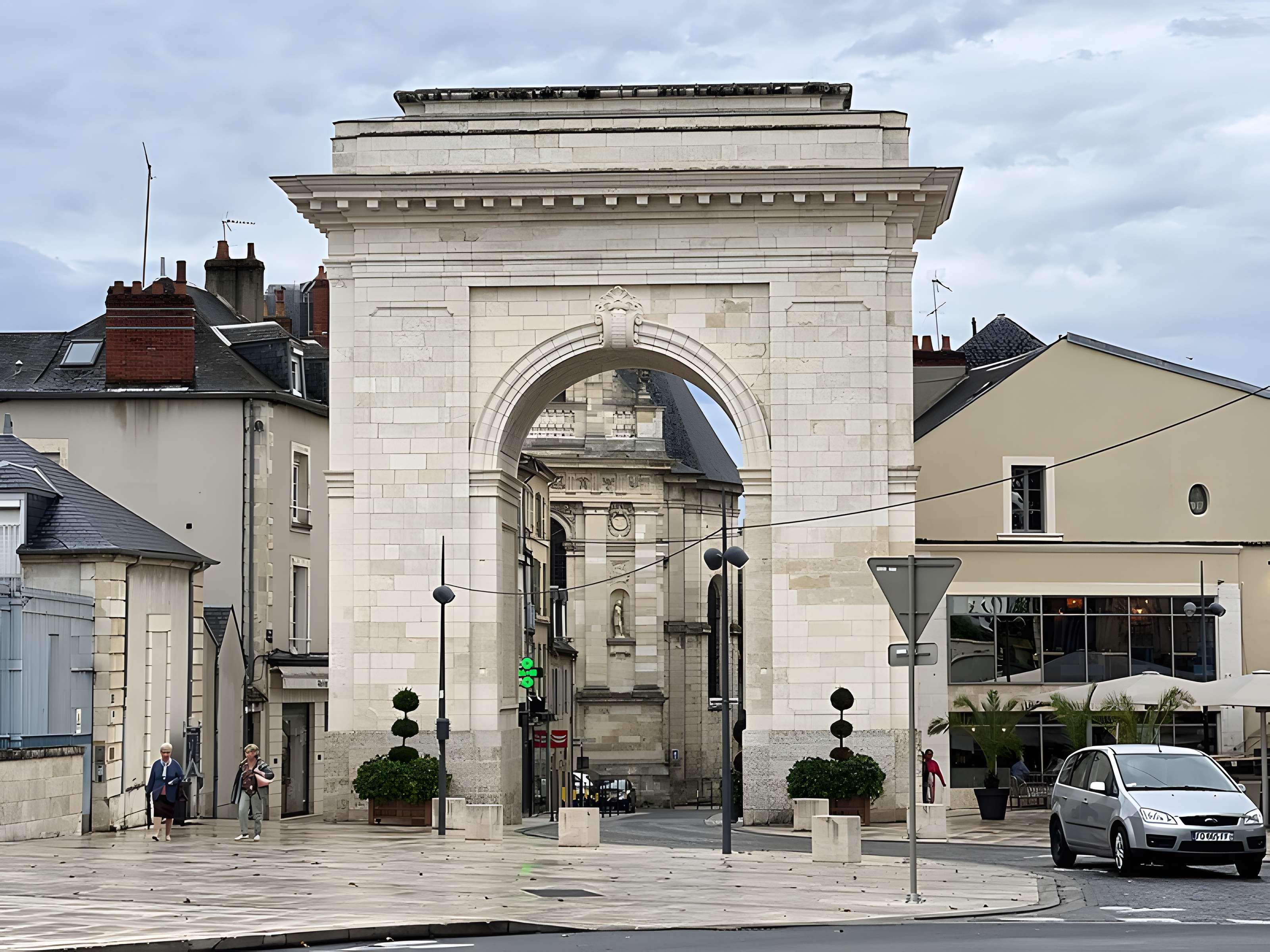 Porte de Paris à Nevers