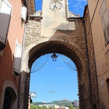 Porte de Saignon à Apt