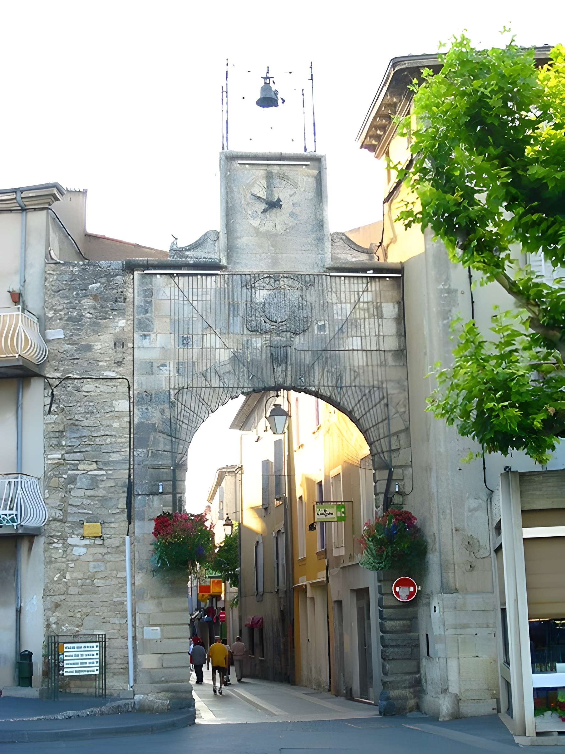 Porte de Saignon à Apt 