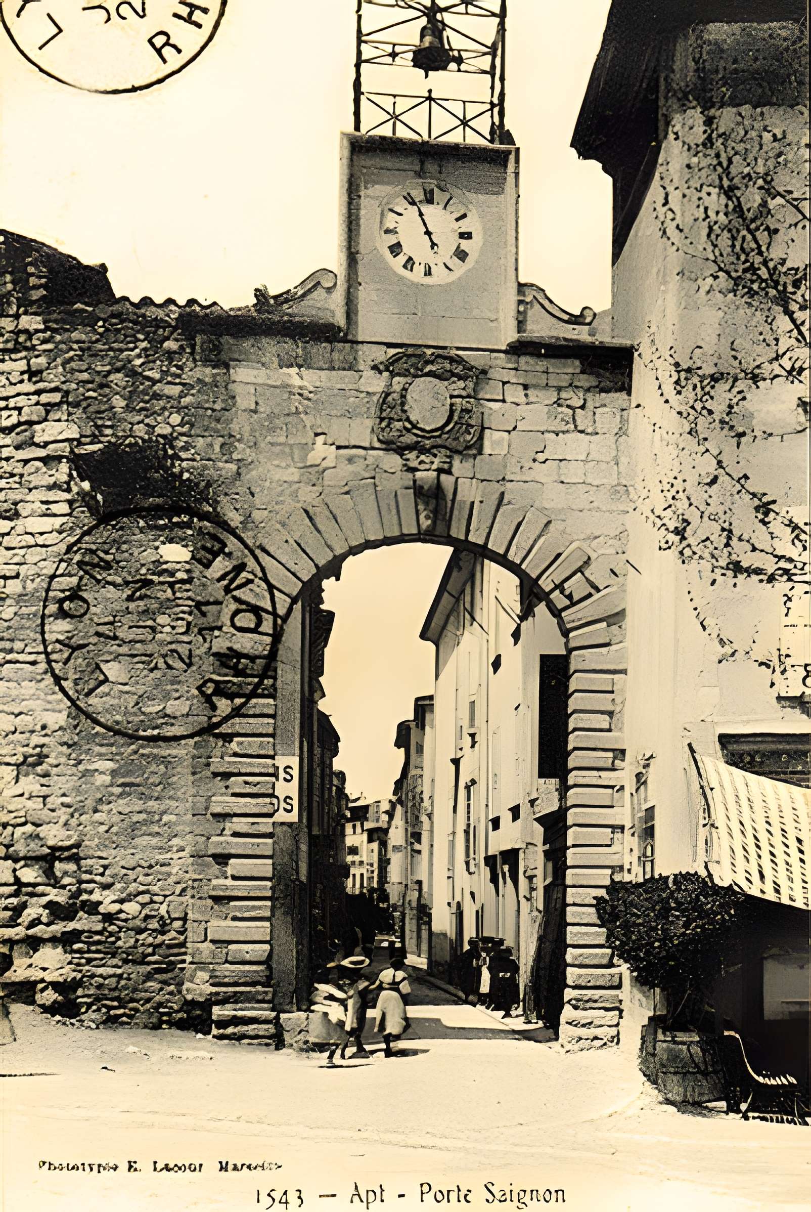Porte de Saignon à Apt