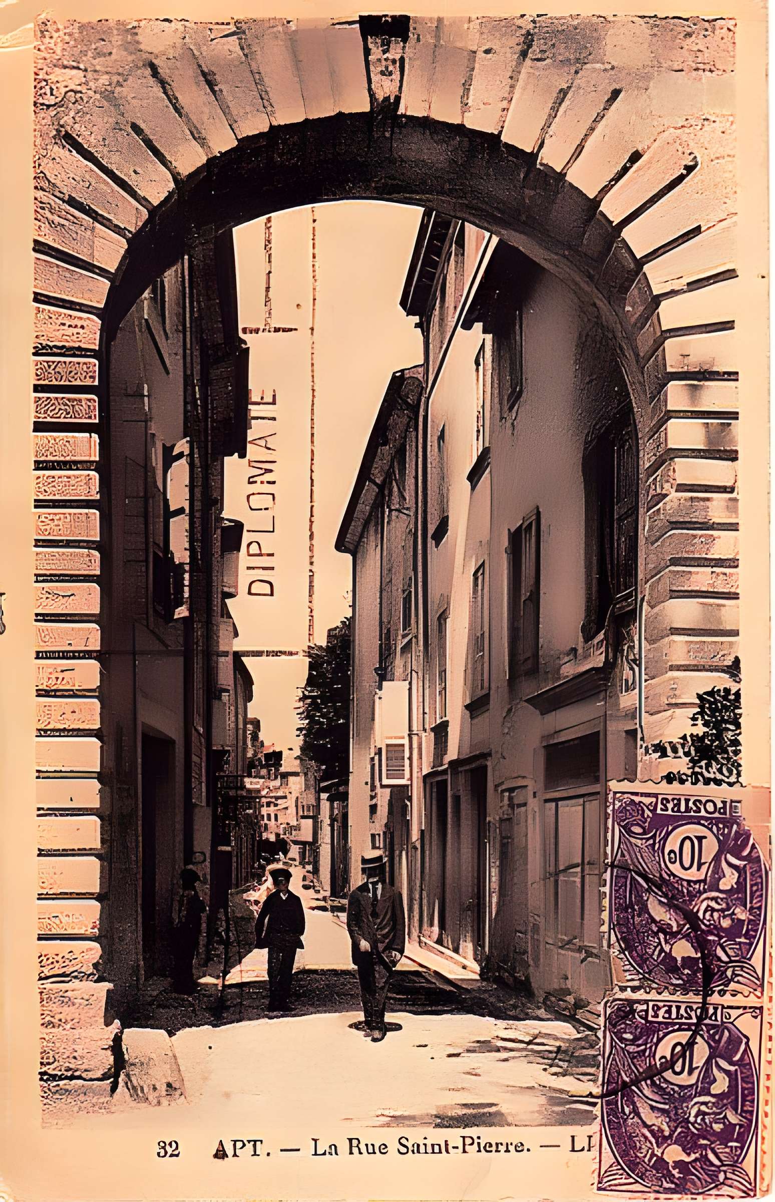 Porte de Saignon à Apt
