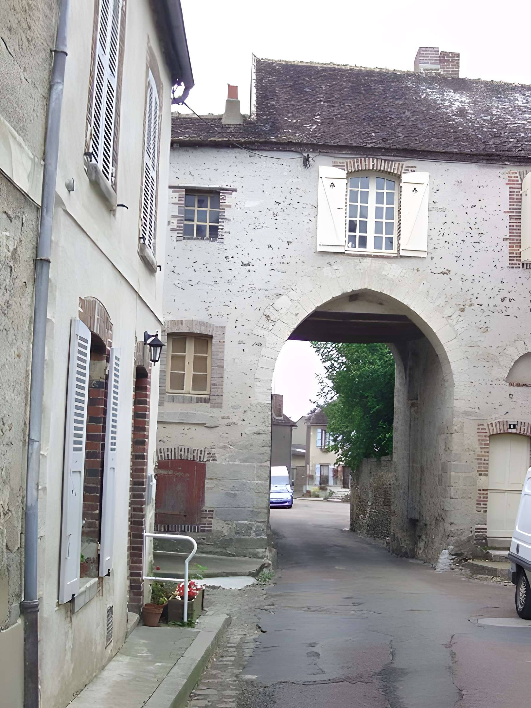 Porte d'enceinte de Cézy