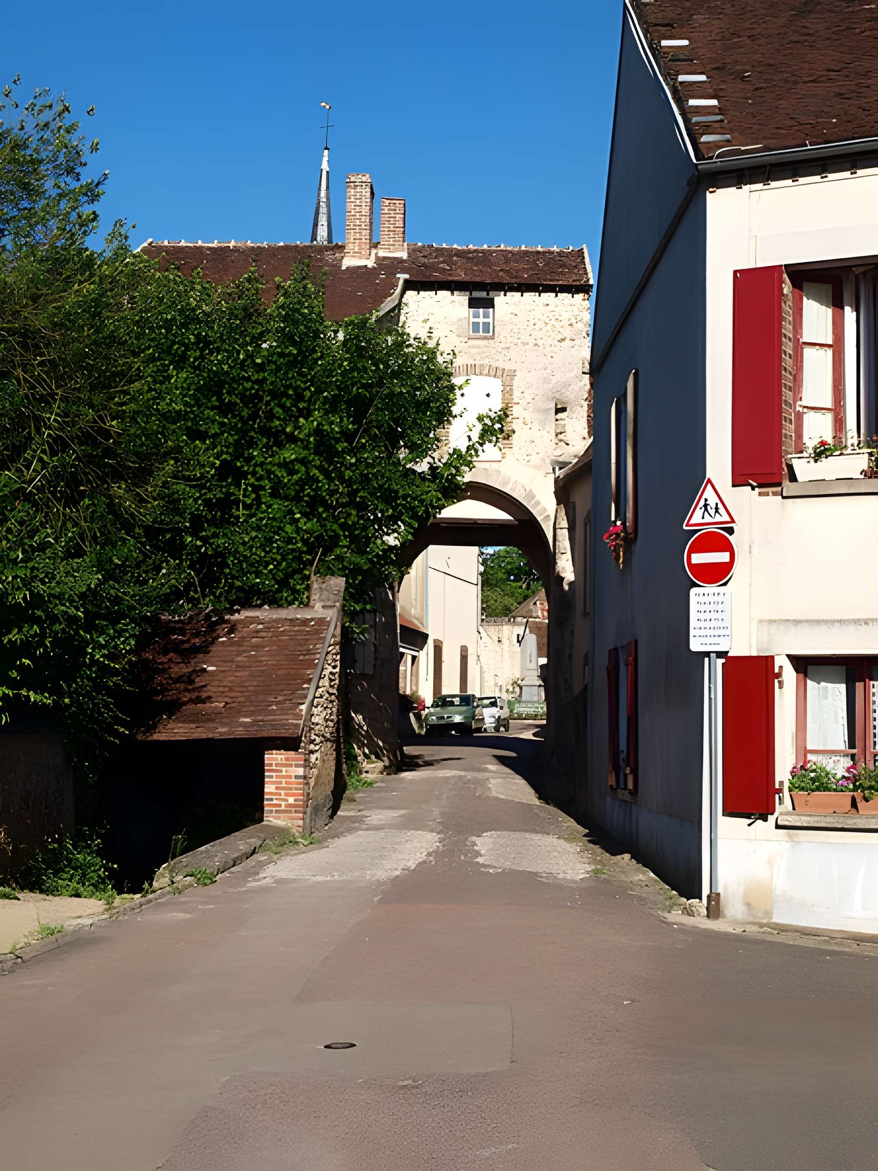 Porte d'enceinte de Cézy