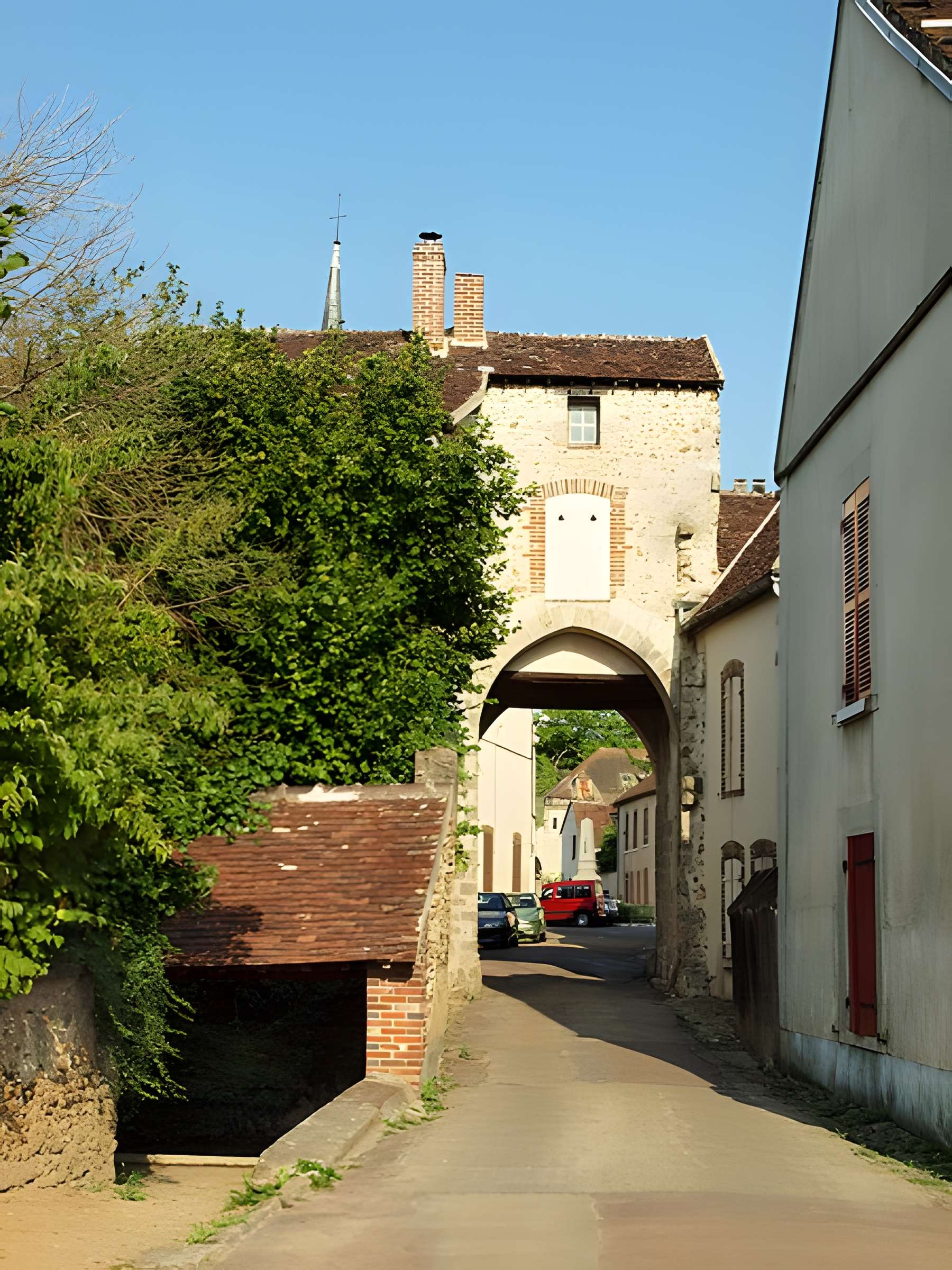 Porte d'enceinte de Cézy