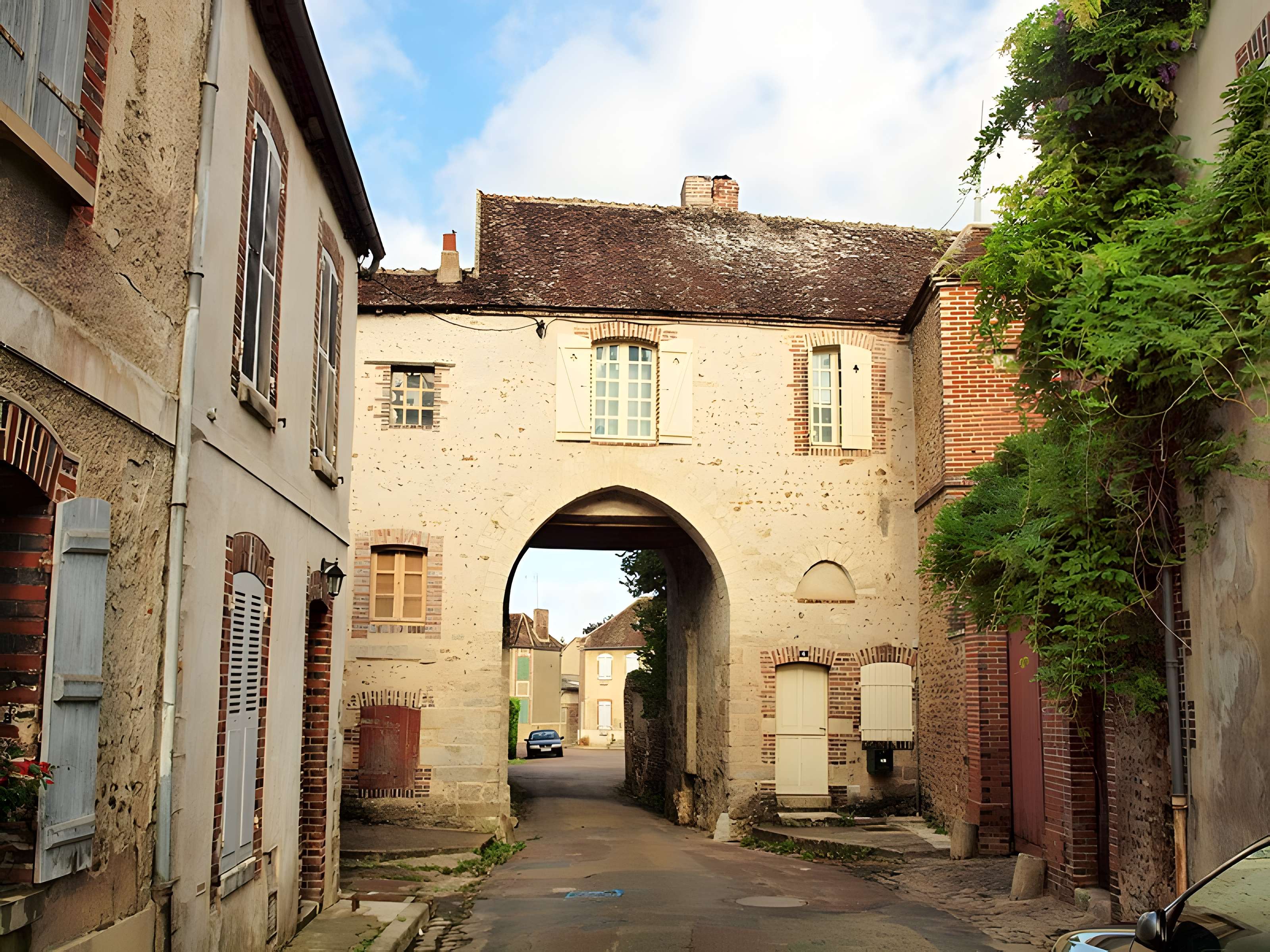 Porte d'enceinte de Cézy