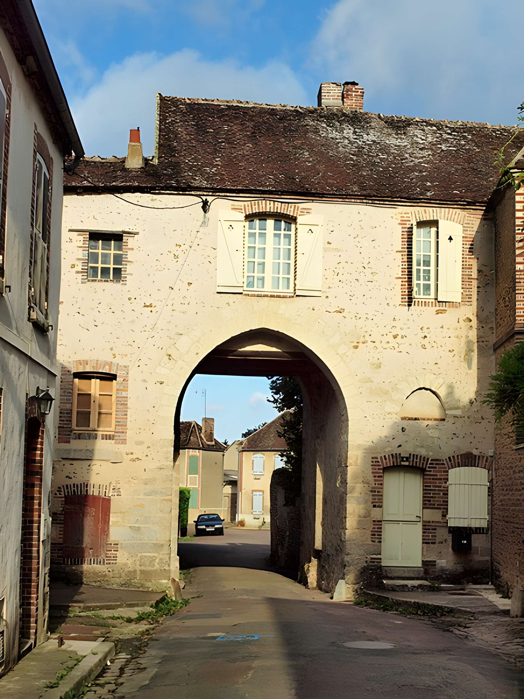 Porte d'enceinte de Cézy