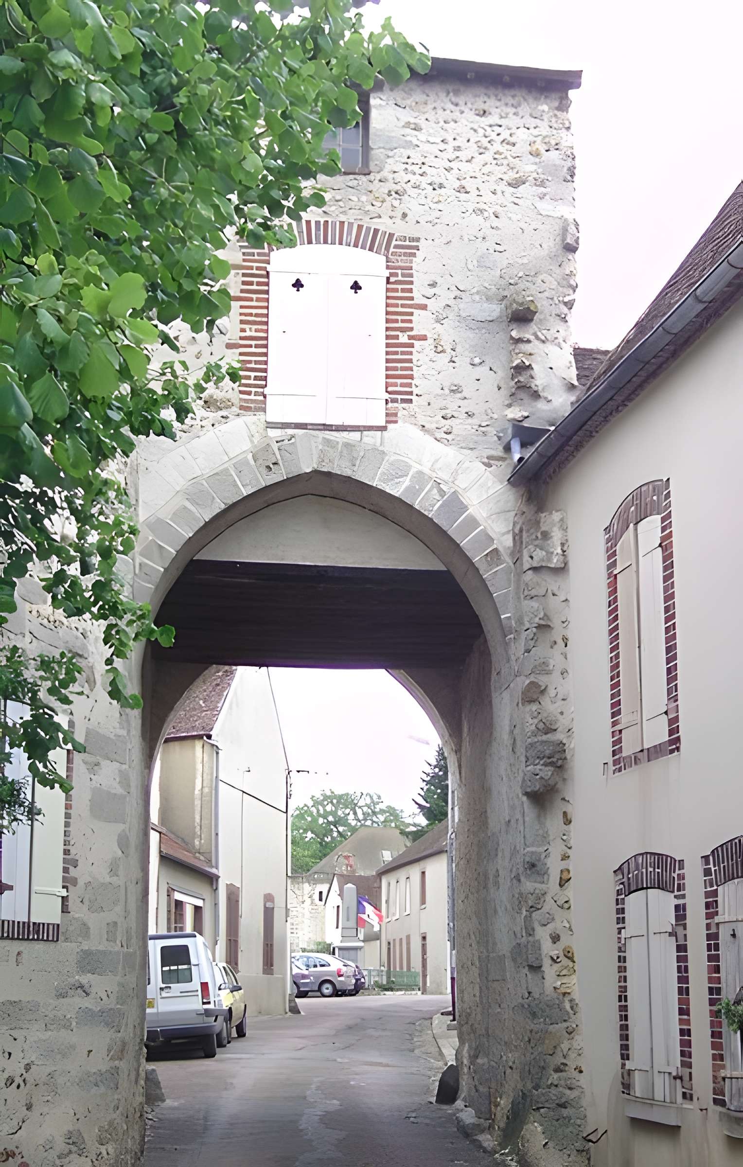 Porte d'enceinte de Cézy