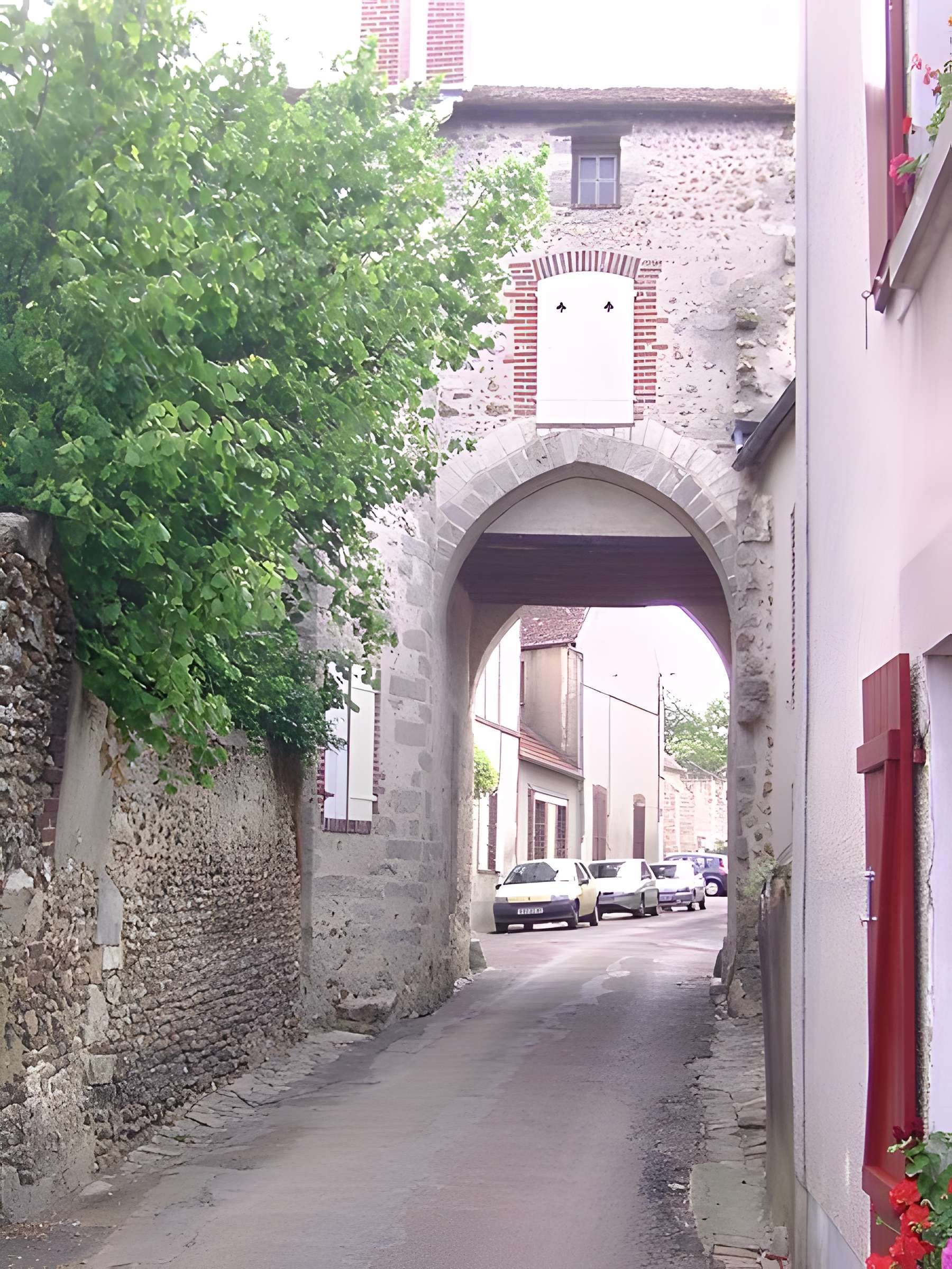 Porte d'enceinte de Cézy