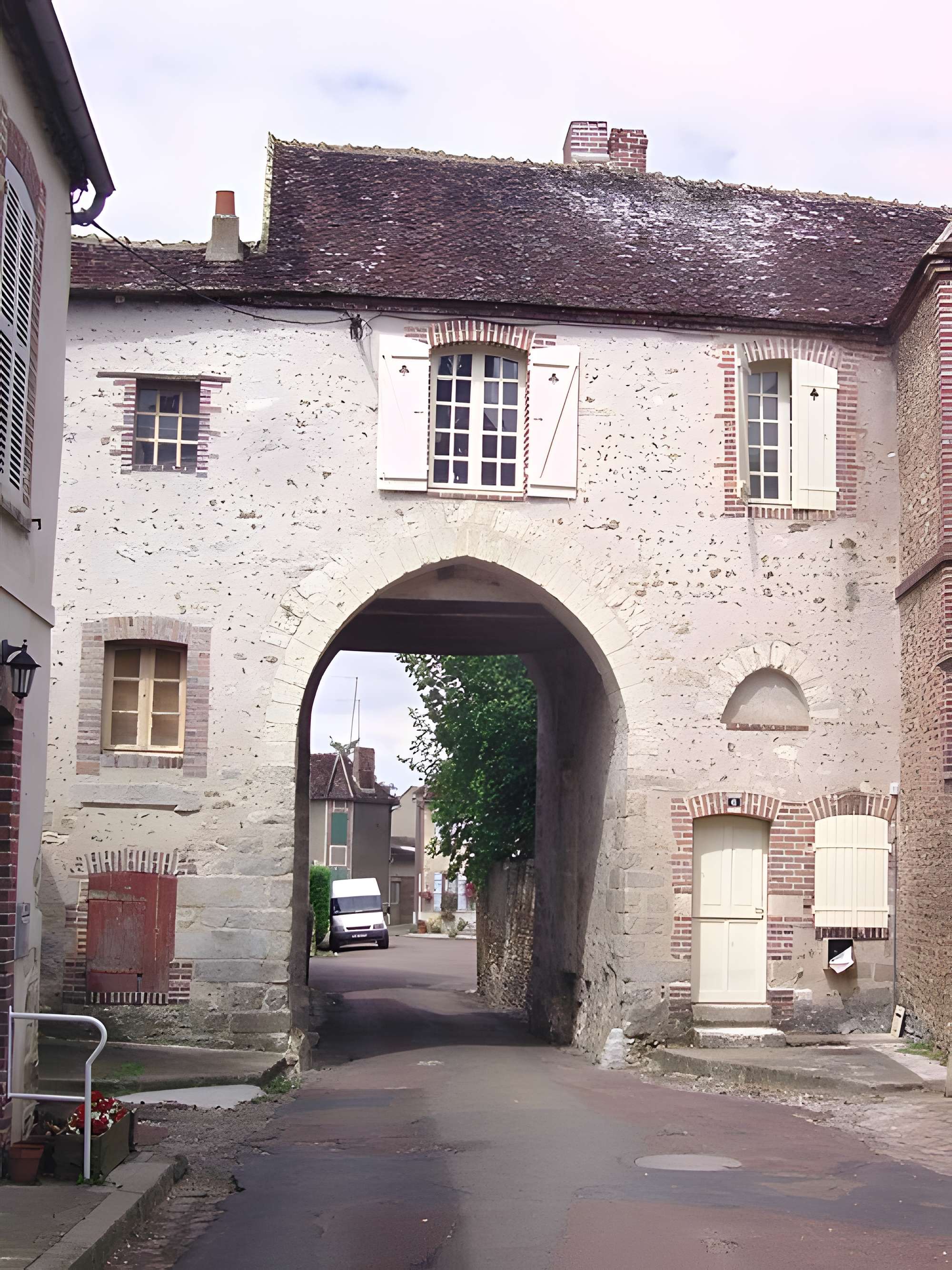 Porte d'enceinte de Cézy