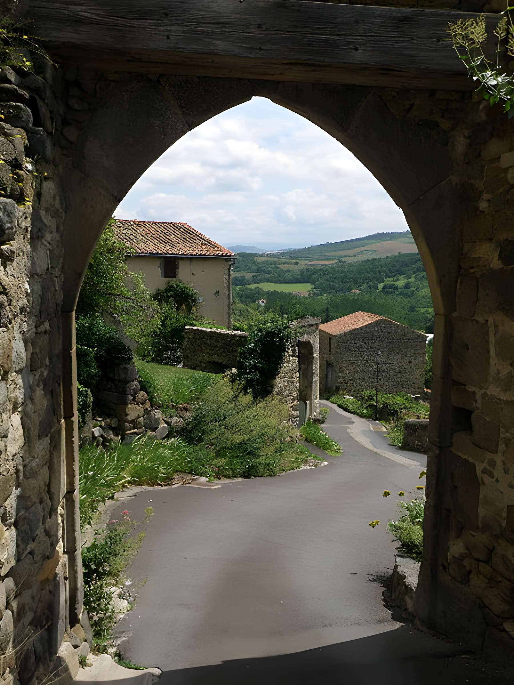 Porte d'enceinte de Montaigut-le-Blanc