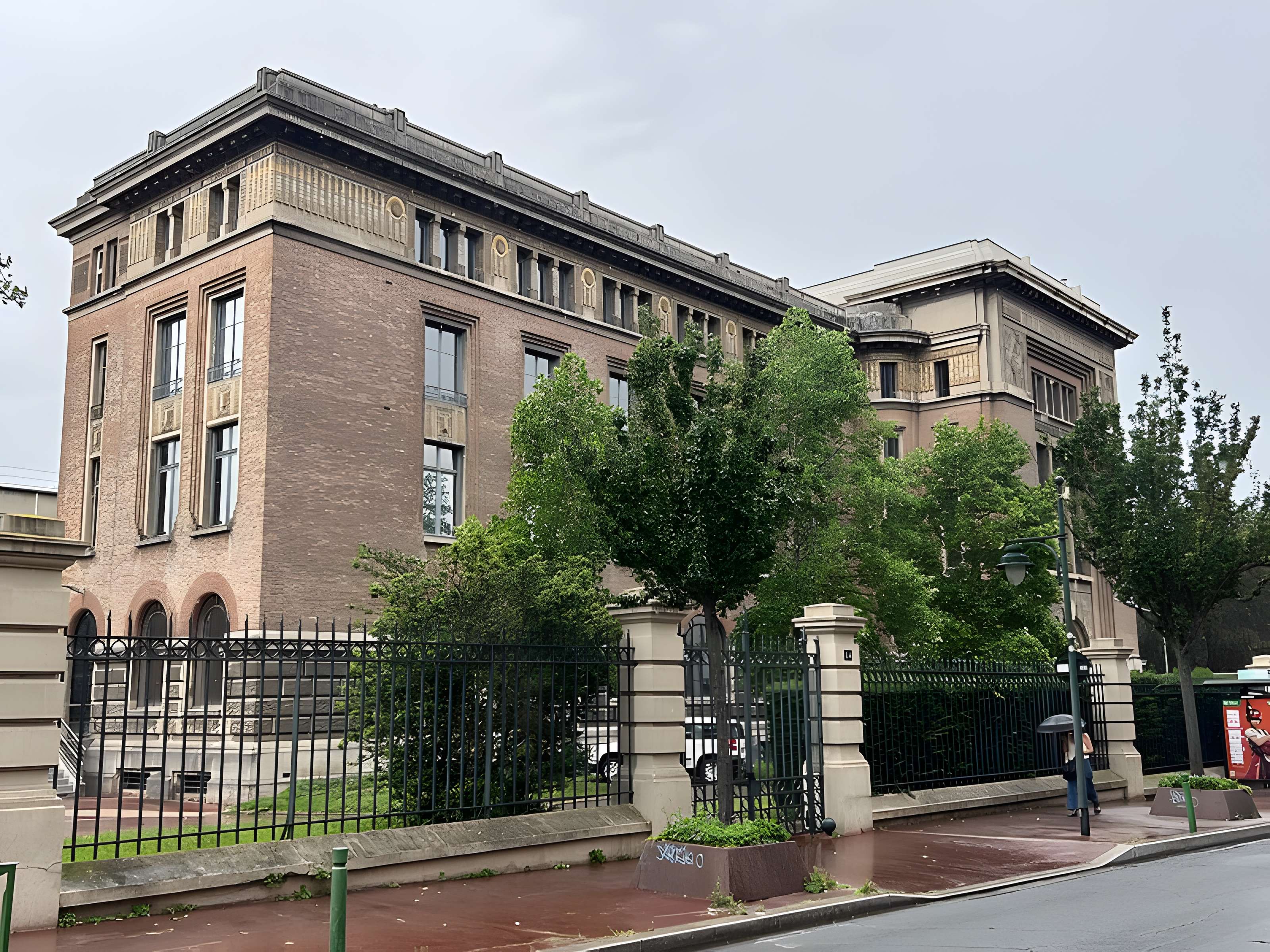 Ancienne Ecole Supérieure d'Électricité, actuelle Faculté de droit de l'Université René-Descartes - Paris V