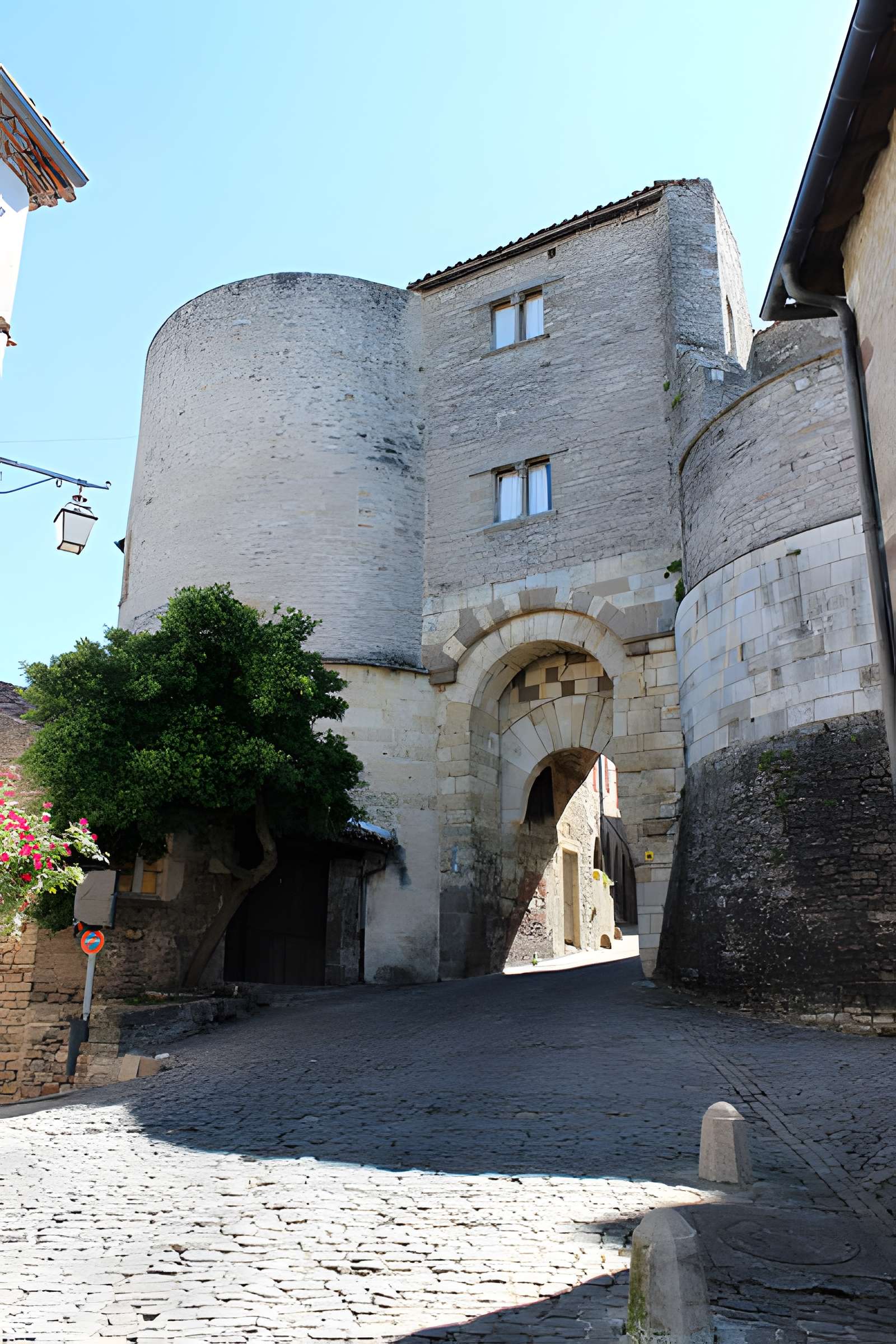 Porte des Ormeaux de Cordes-sur-Ciel