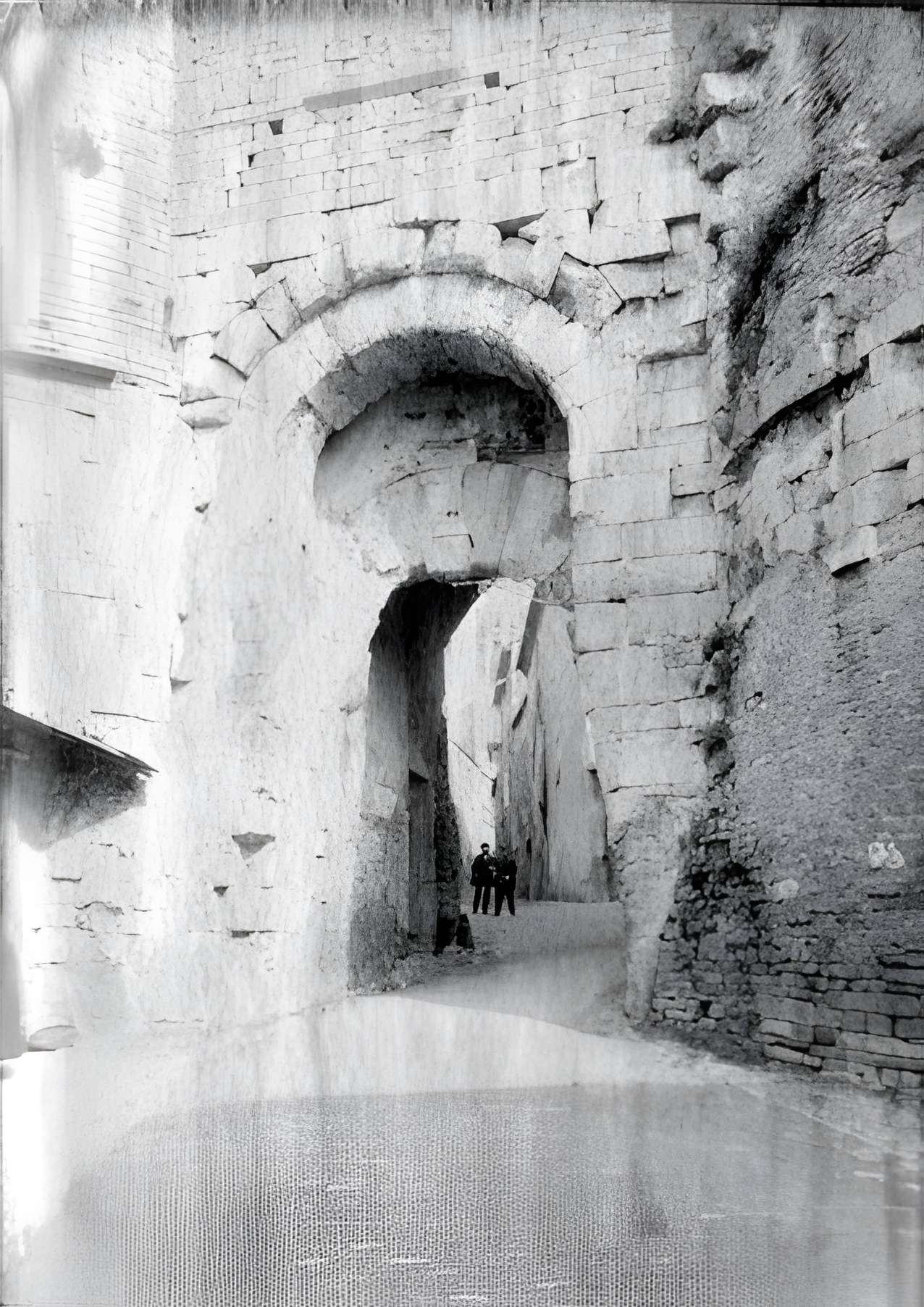 Porte des Ormeaux de Cordes-sur-Ciel