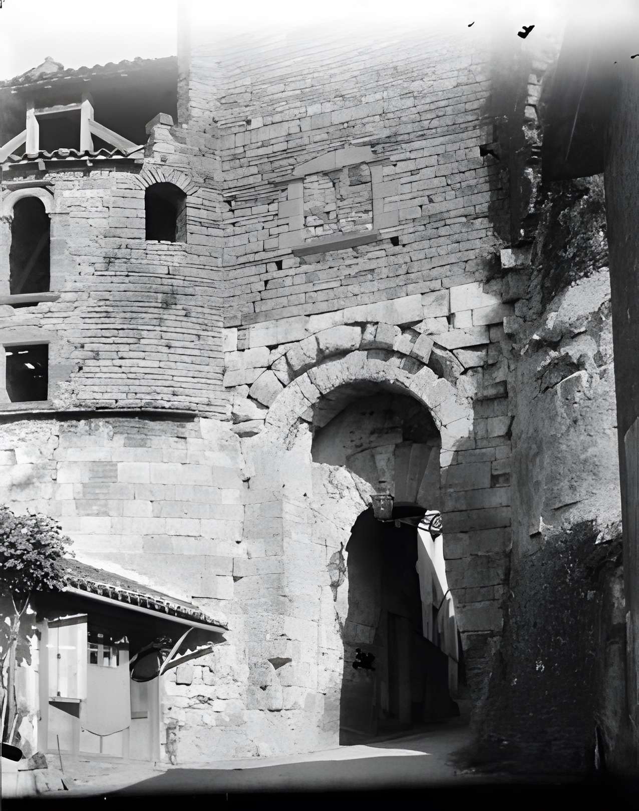 Porte des Ormeaux de Cordes-sur-Ciel