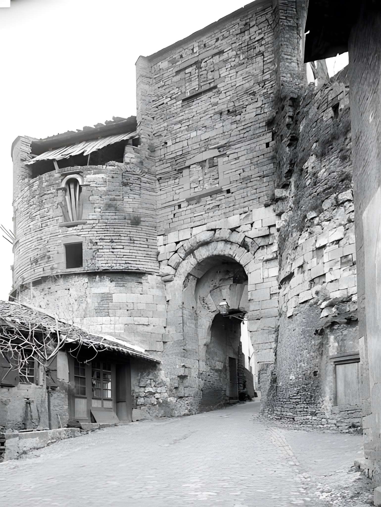 Porte des Ormeaux de Cordes-sur-Ciel