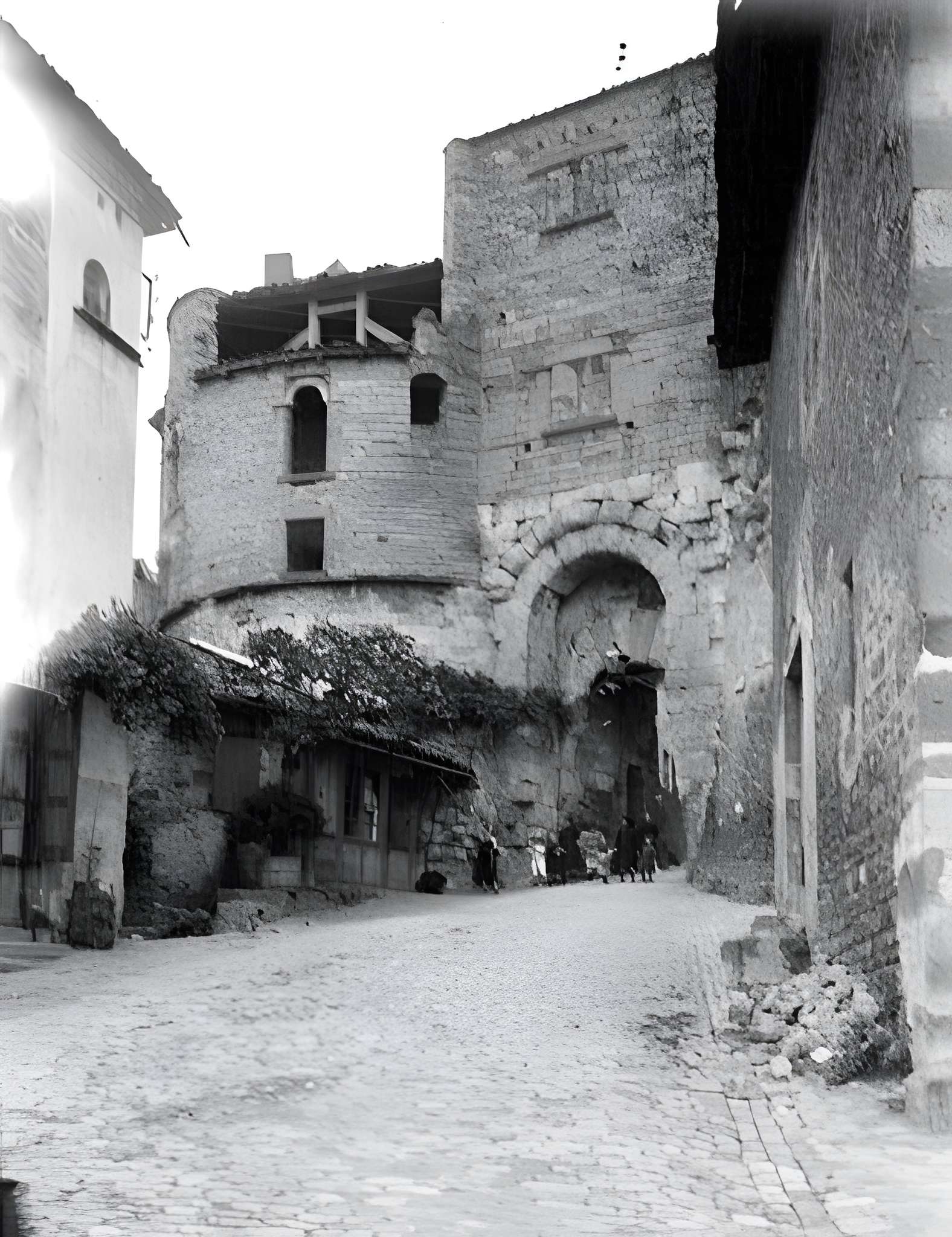 Porte des Ormeaux de Cordes-sur-Ciel