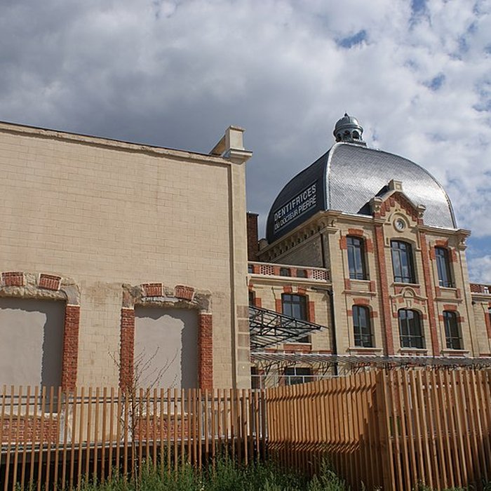 Photo de Ancienne usine du Docteur Pierre, actuellement usine Natalys