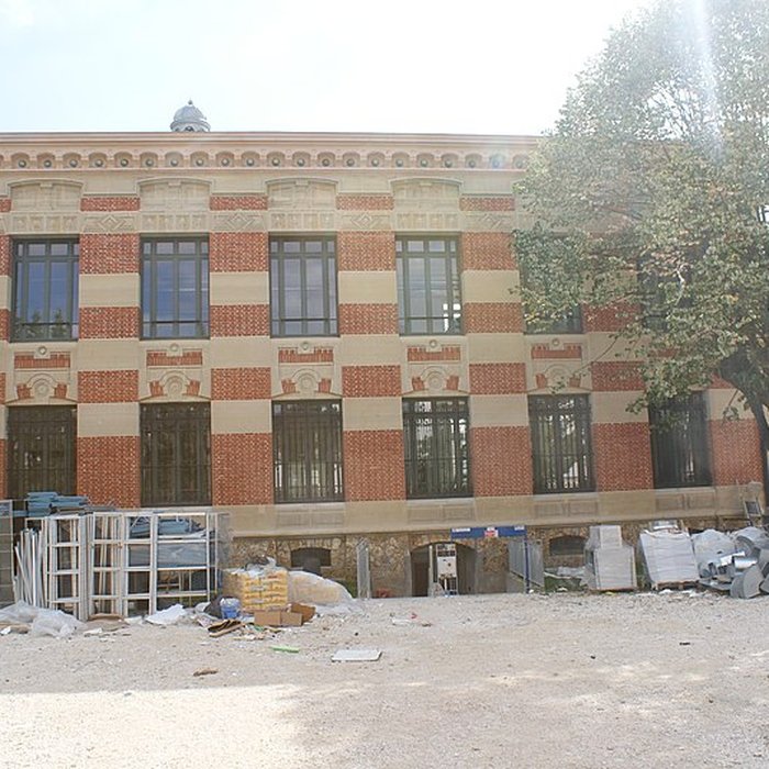 Photo de Ancienne usine du Docteur Pierre, actuellement usine Natalys