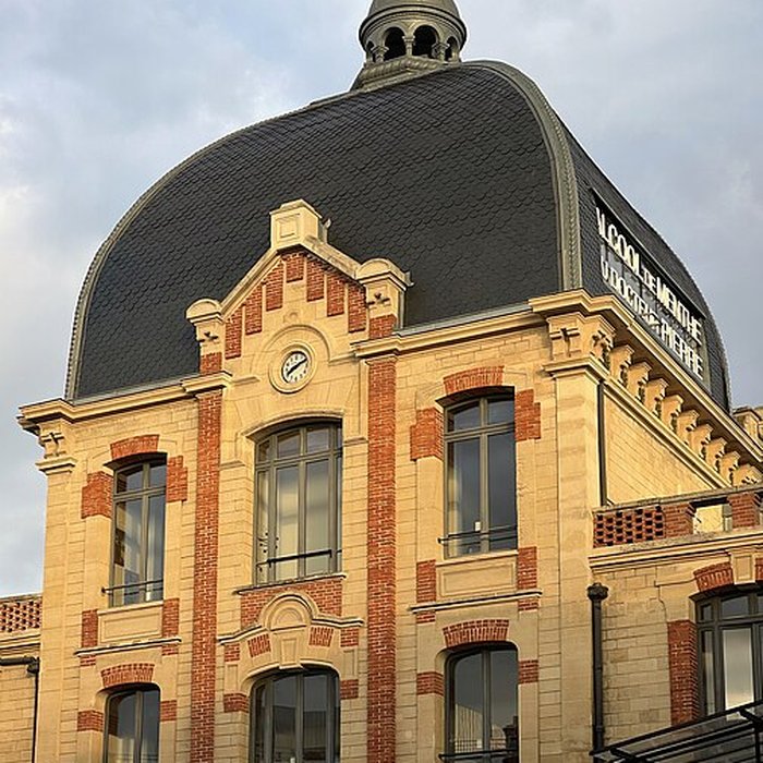 Photo de Ancienne usine du Docteur Pierre, actuellement usine Natalys