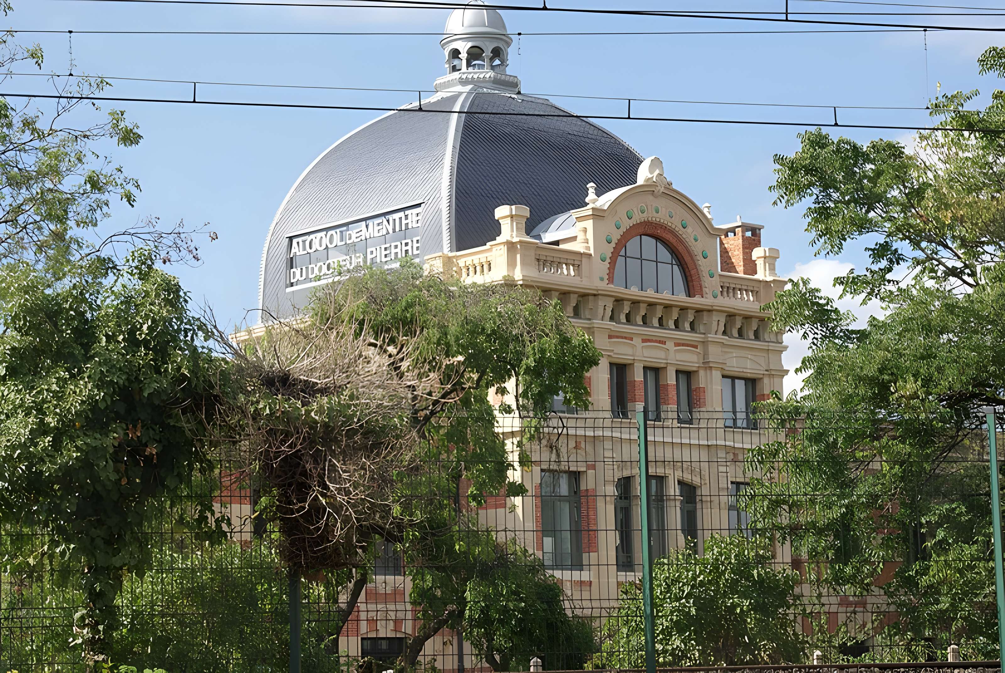Ancienne usine du Docteur Pierre, actuellement usine Natalys