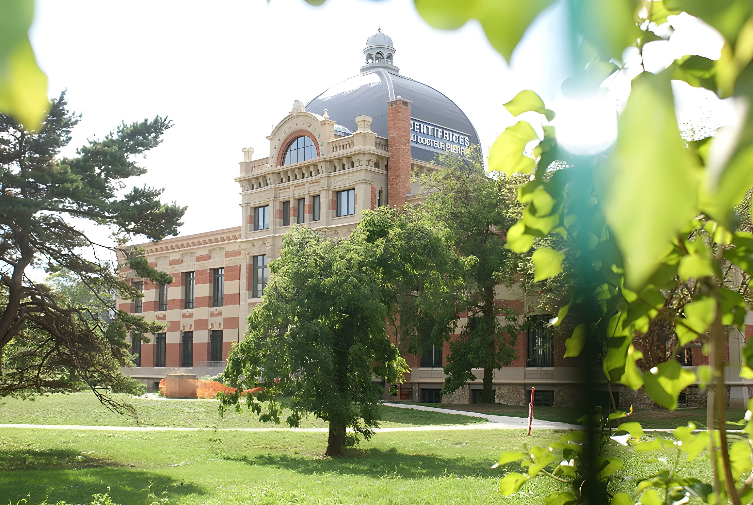 Ancienne usine du Docteur Pierre, actuellement usine Natalys