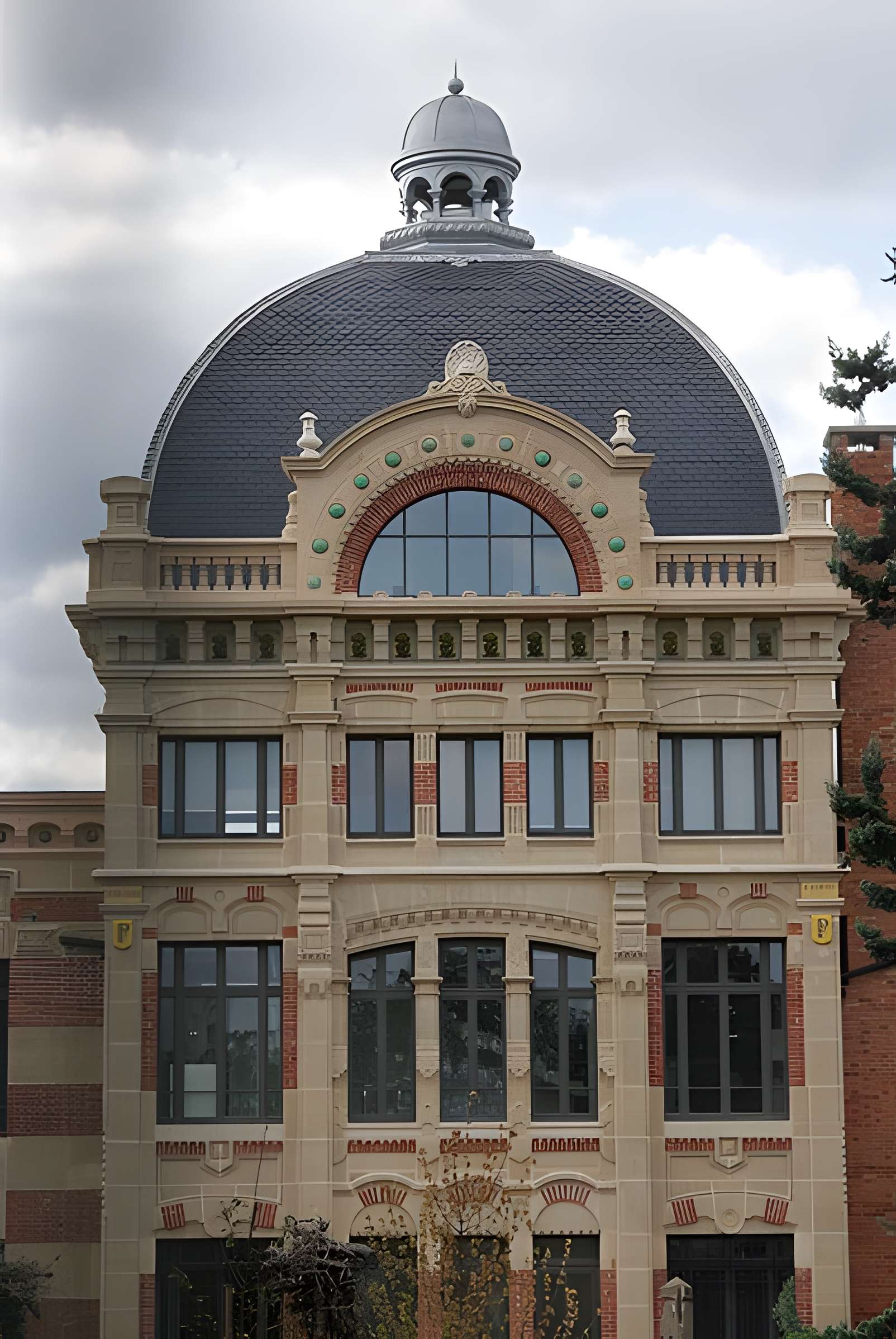 Ancienne usine du Docteur Pierre, actuellement usine Natalys