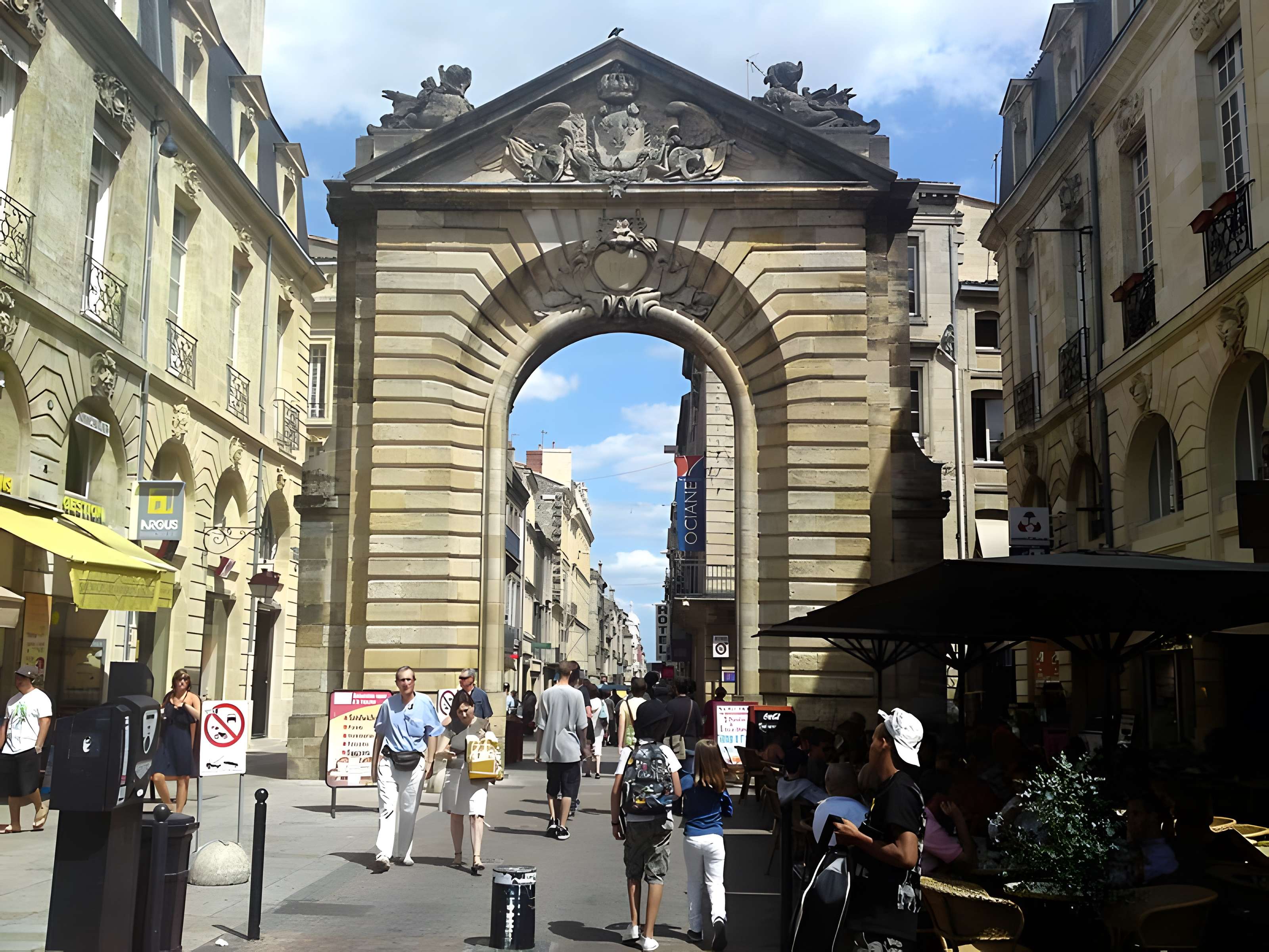Porte Dijeaux de Bordeaux 
