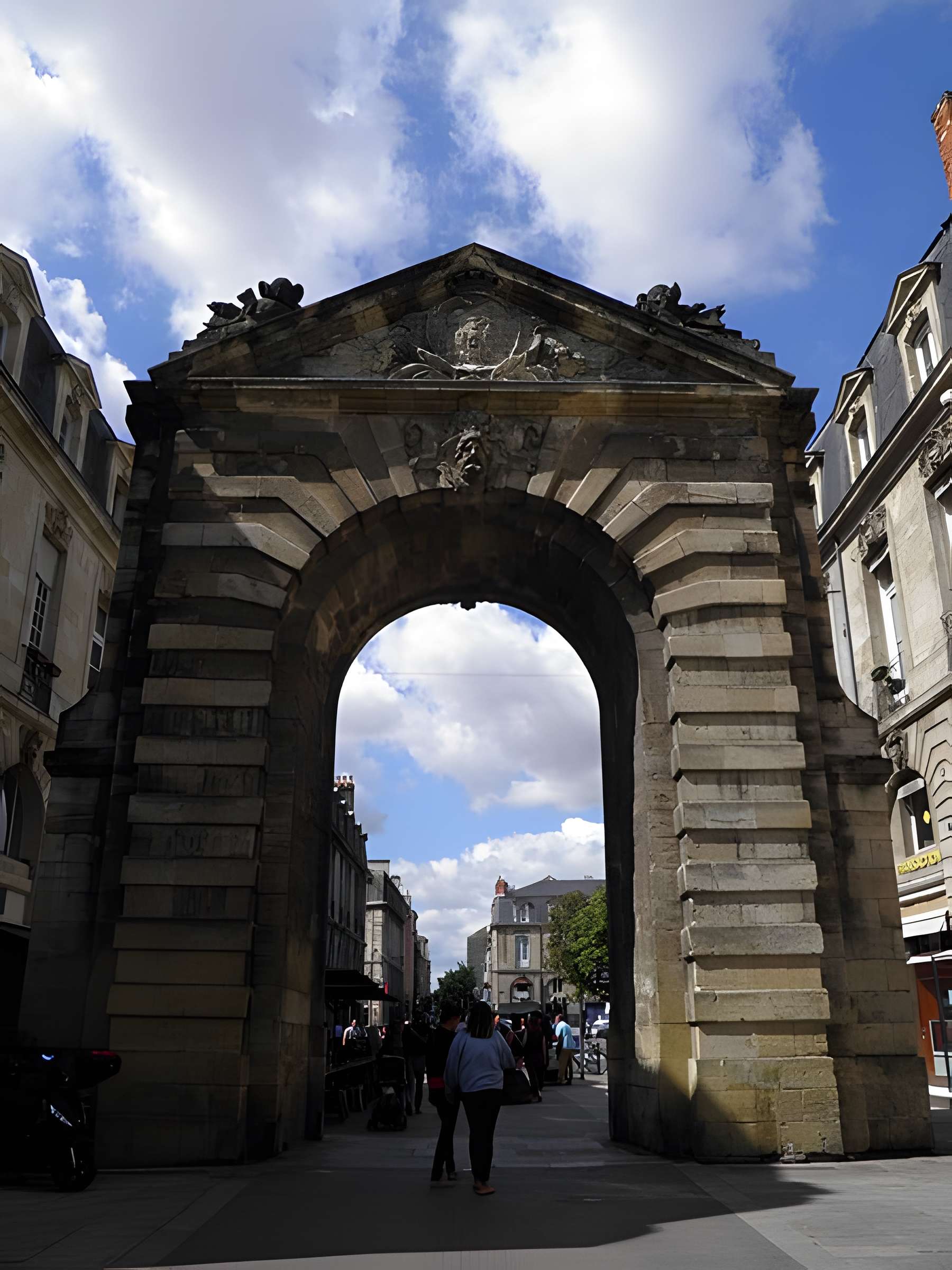 Porte Dijeaux de Bordeaux