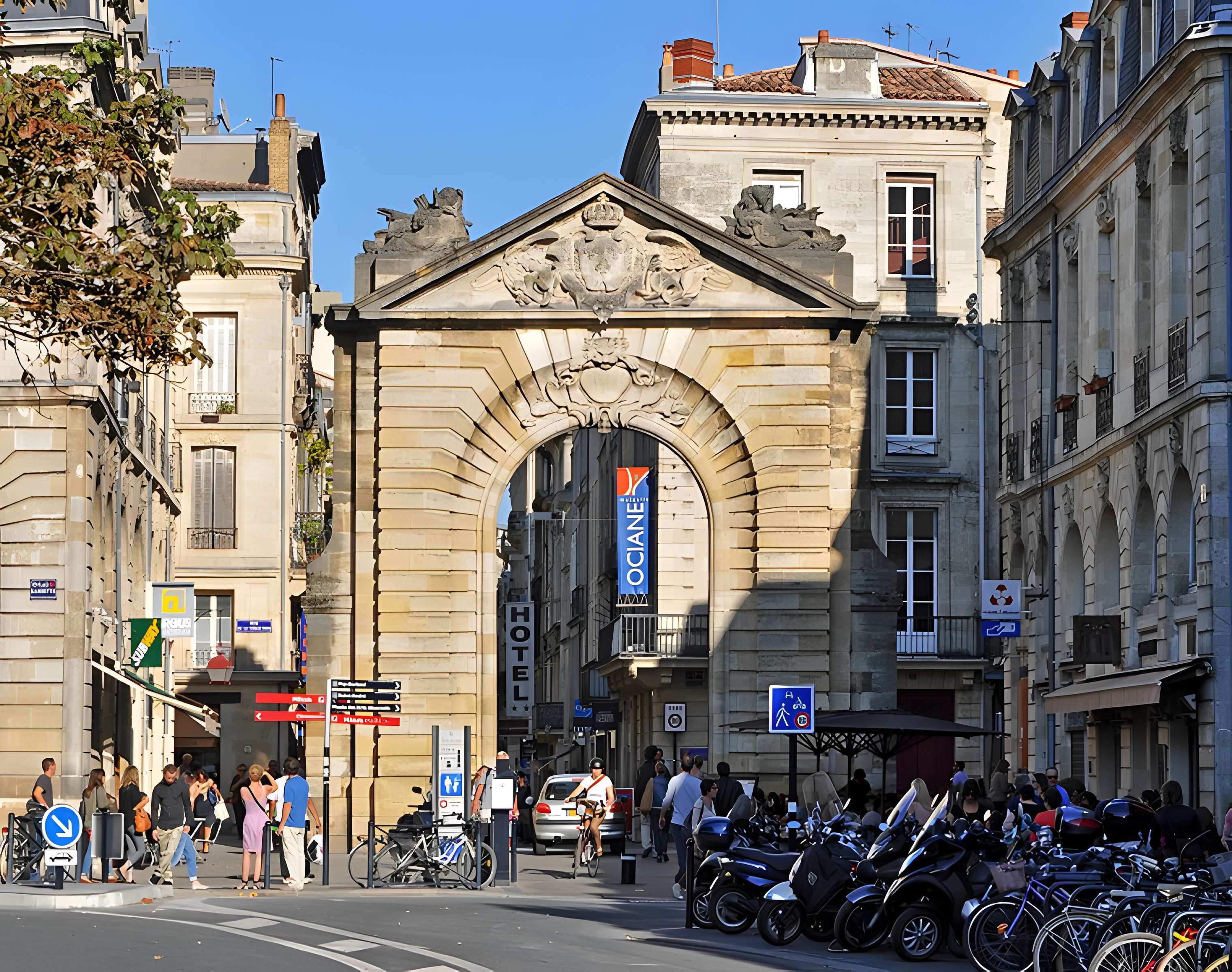 Porte Dijeaux de Bordeaux