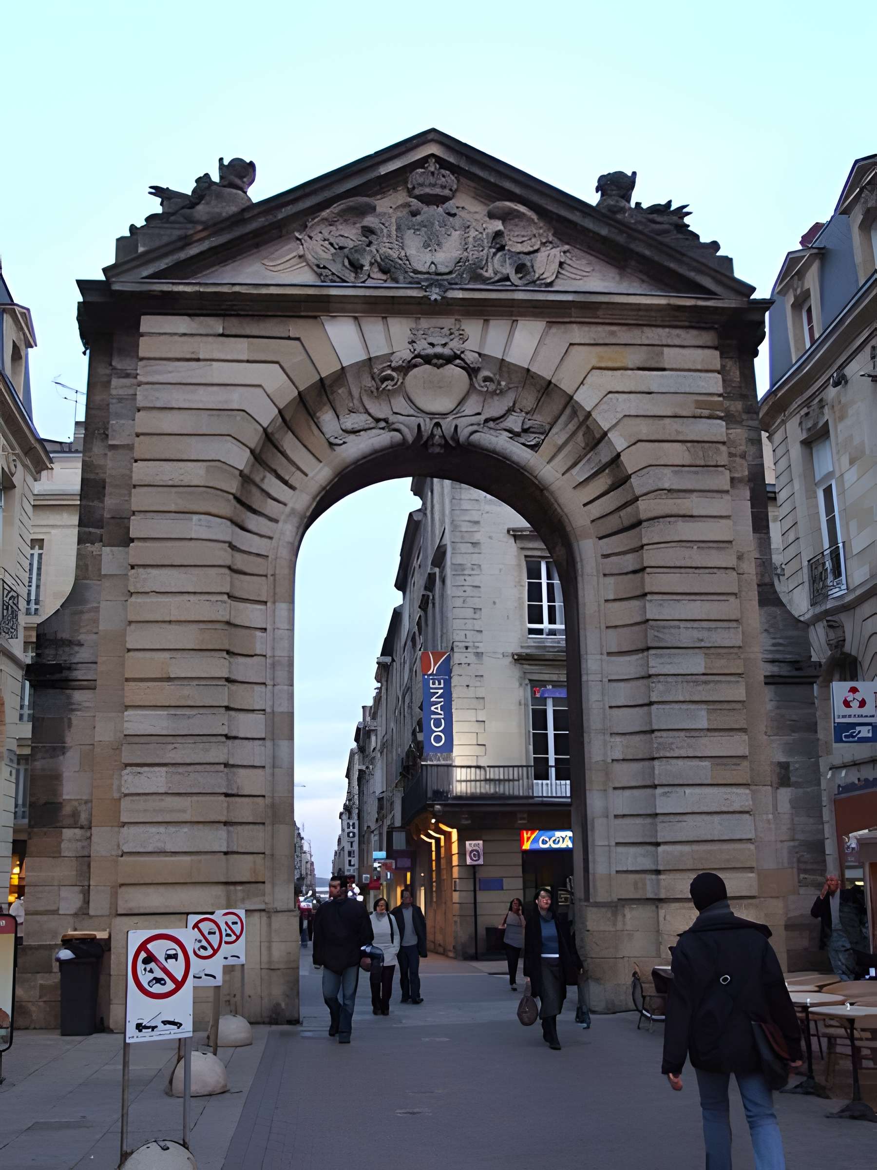 Porte Dijeaux de Bordeaux