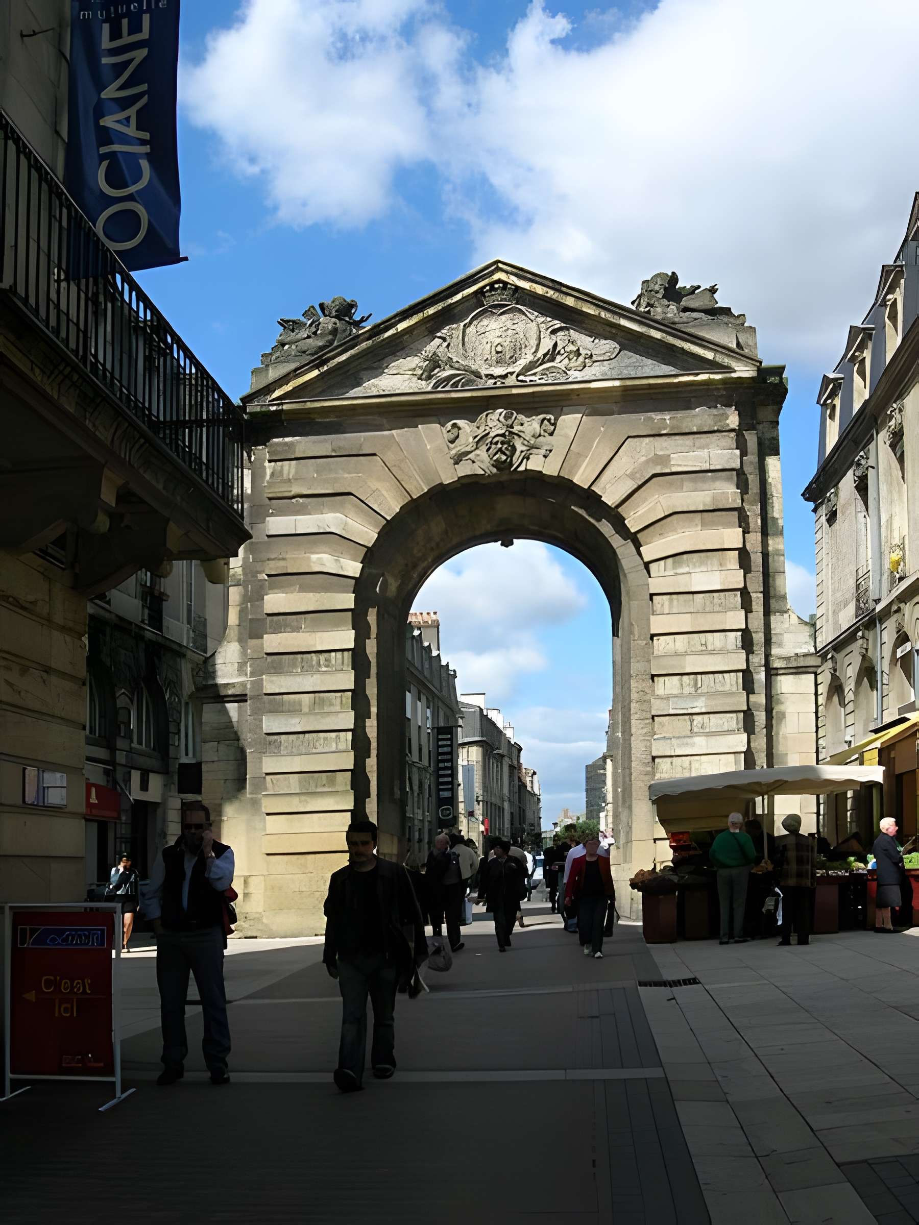 Porte Dijeaux de Bordeaux