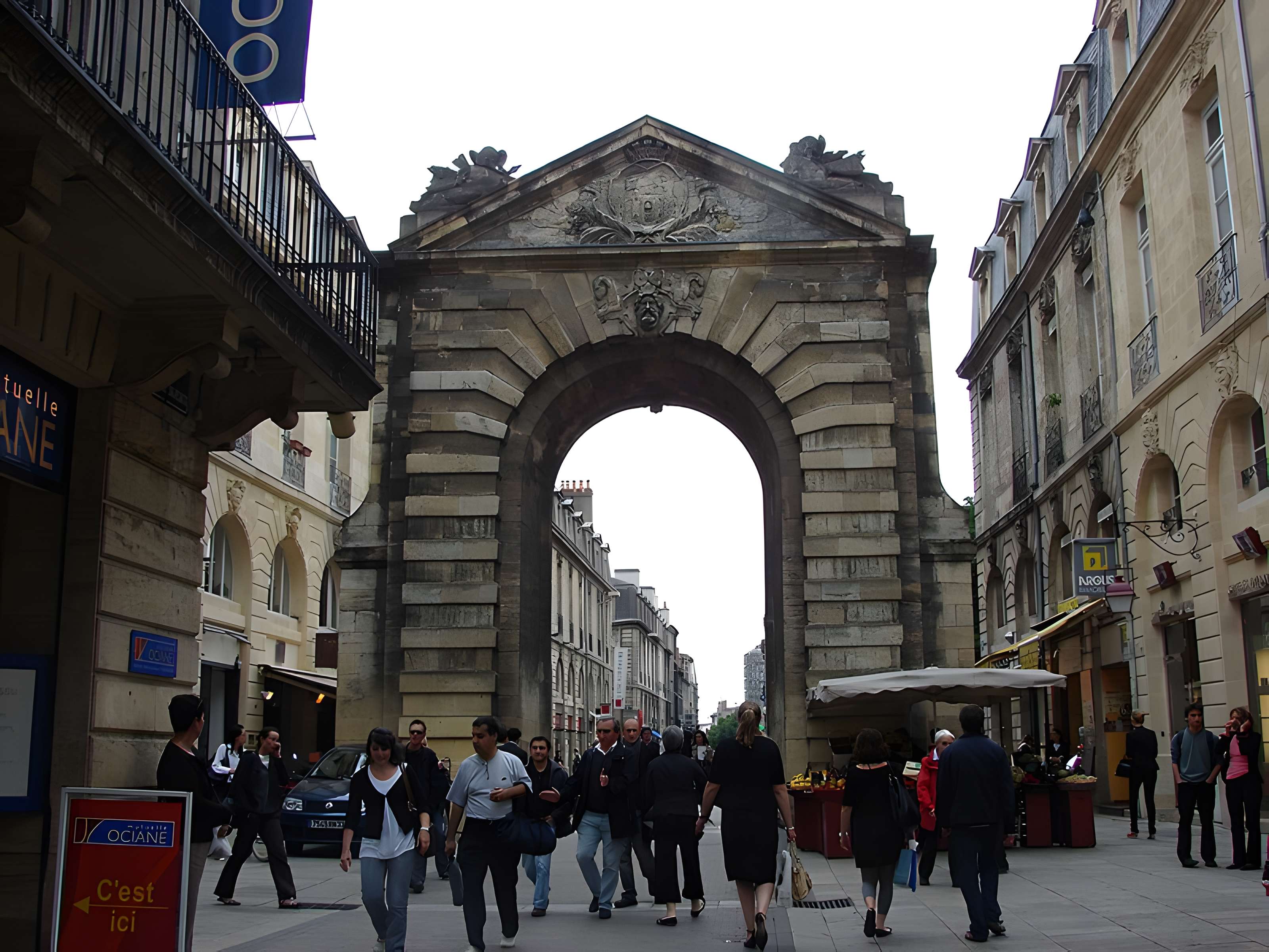 Porte Dijeaux de Bordeaux