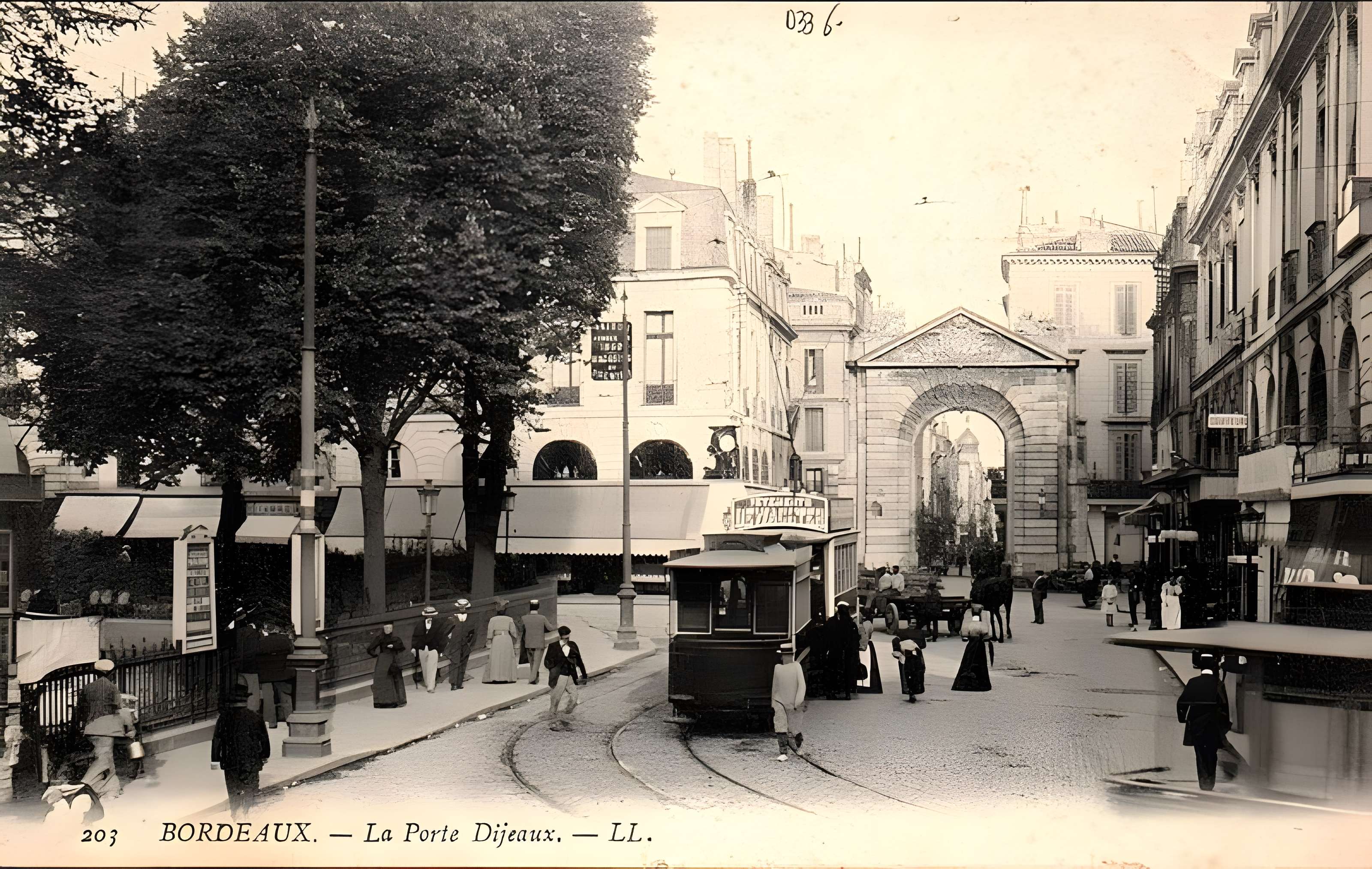 Porte Dijeaux de Bordeaux