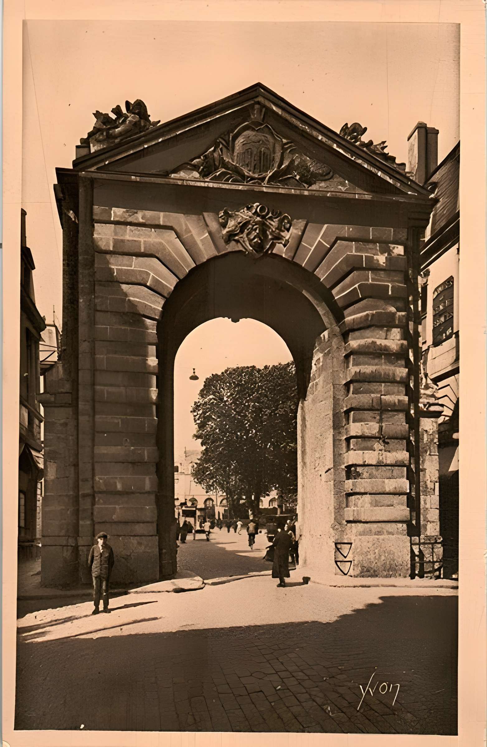Porte Dijeaux de Bordeaux