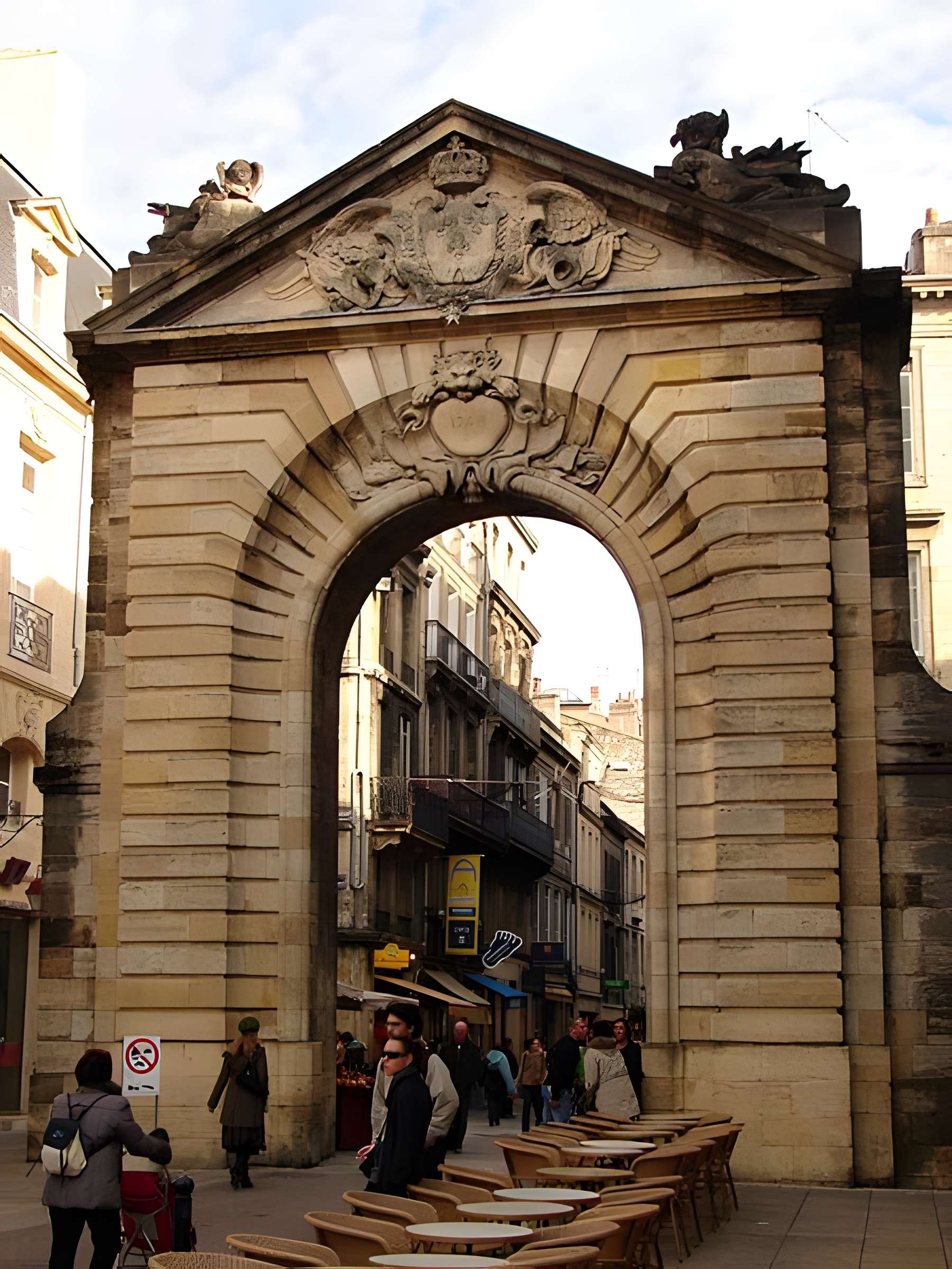 Porte Dijeaux de Bordeaux