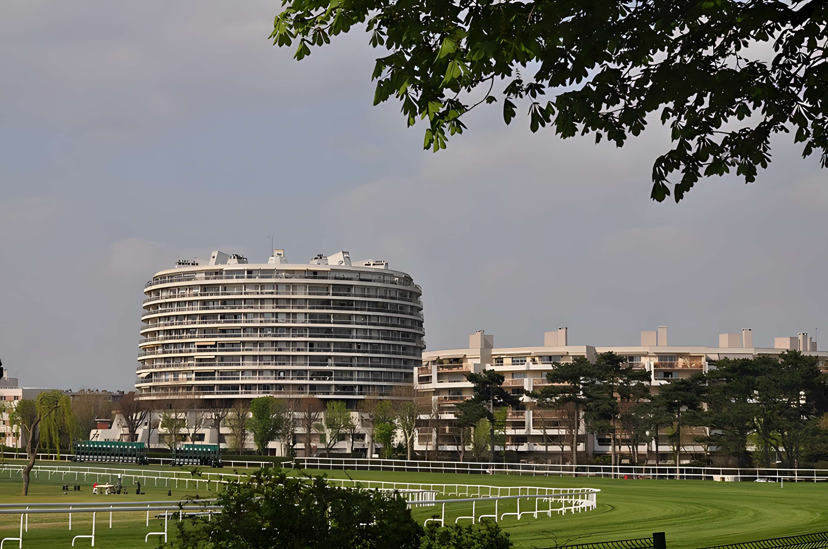 Hippodrome de Saint-Cloud (également sur commune de Saint-Cloud)