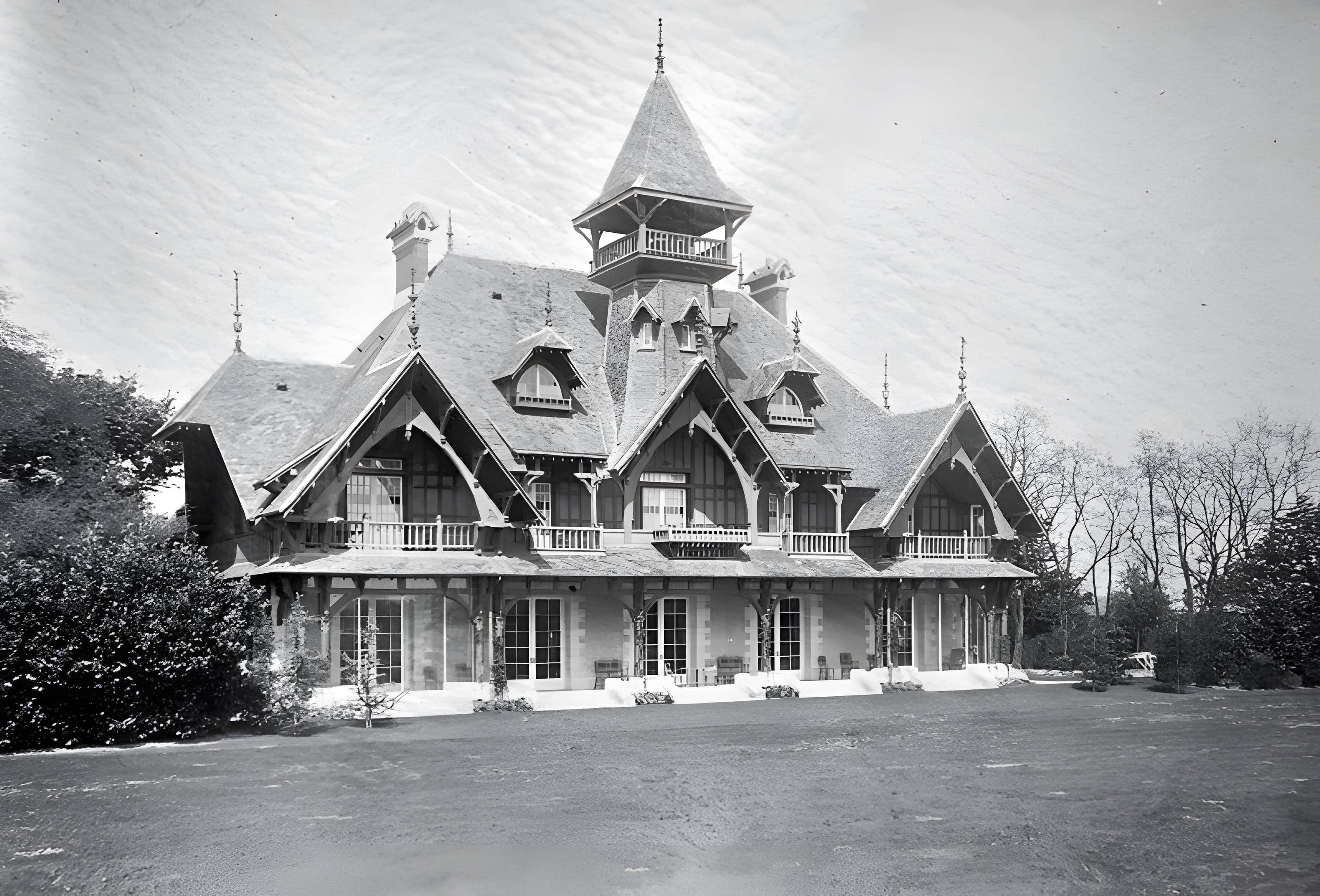 Hippodrome de Saint-Cloud (également sur commune de Saint-Cloud)