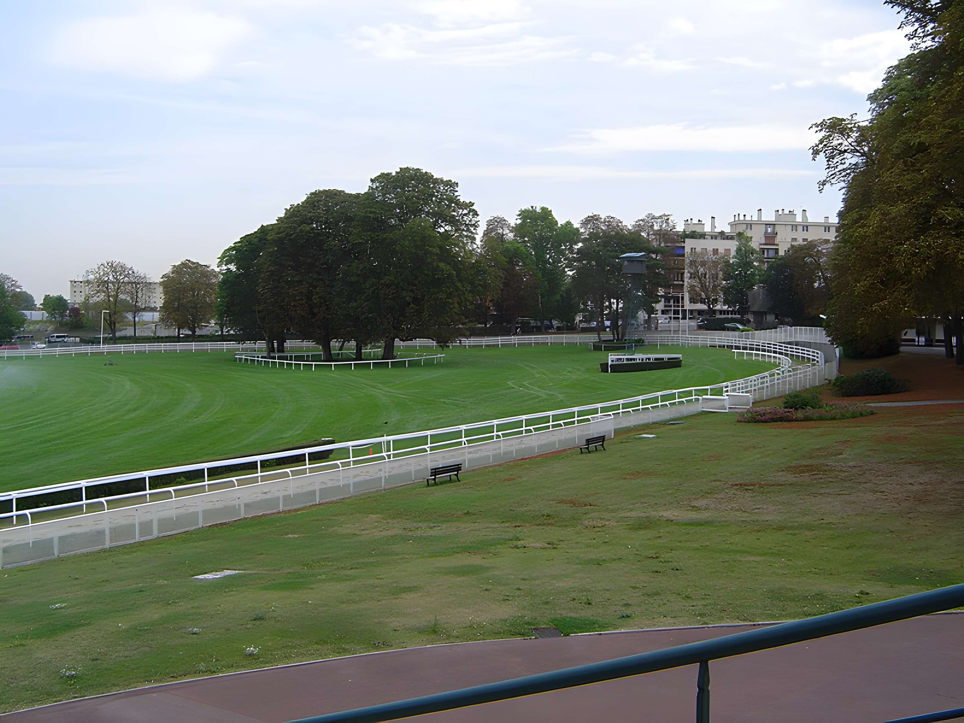 Hippodrome de Saint-Cloud (également sur commune de Saint-Cloud)