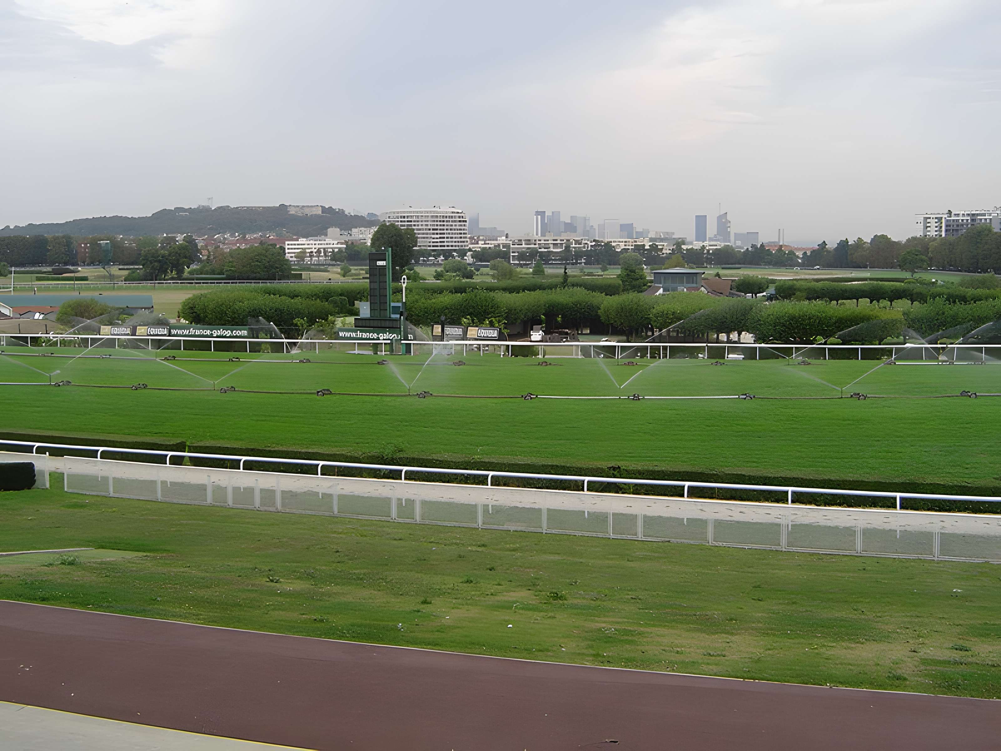 Hippodrome de Saint-Cloud (également sur commune de Saint-Cloud)