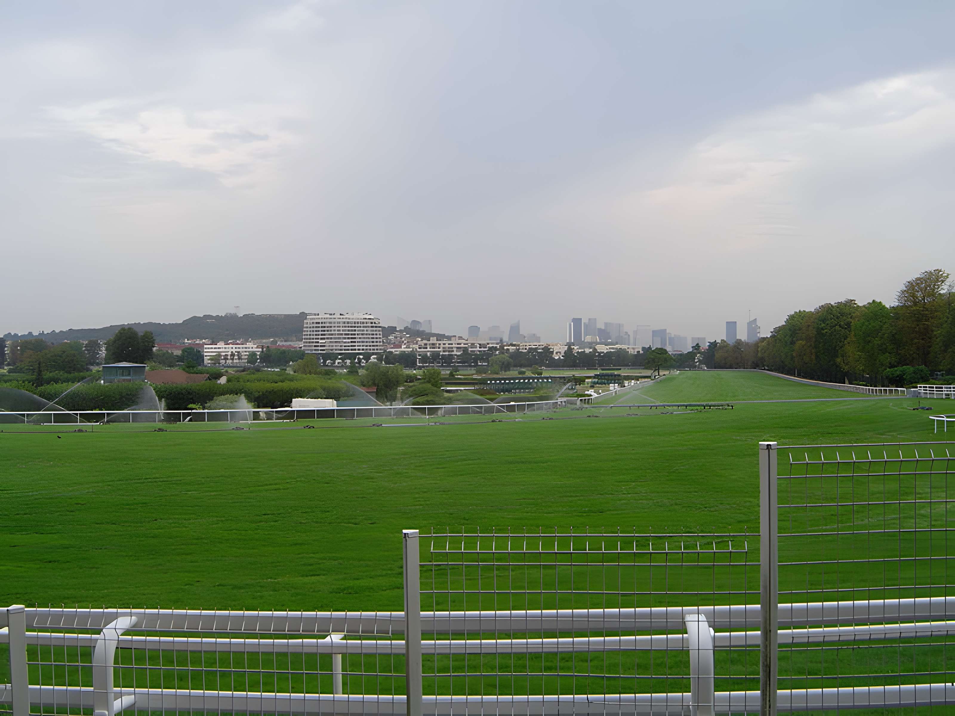 Hippodrome de Saint-Cloud (également sur commune de Saint-Cloud)