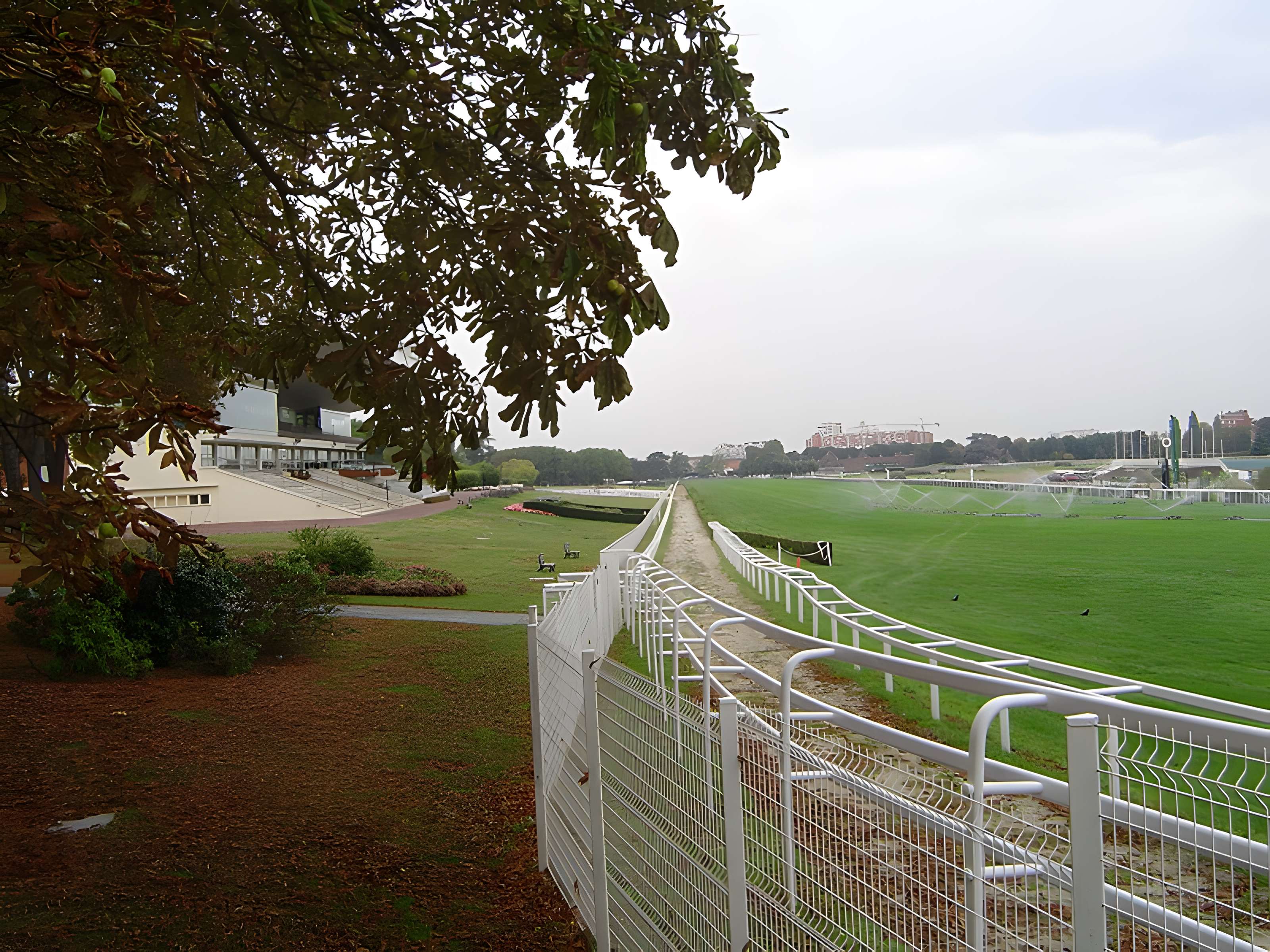 Hippodrome de Saint-Cloud (également sur commune de Saint-Cloud)