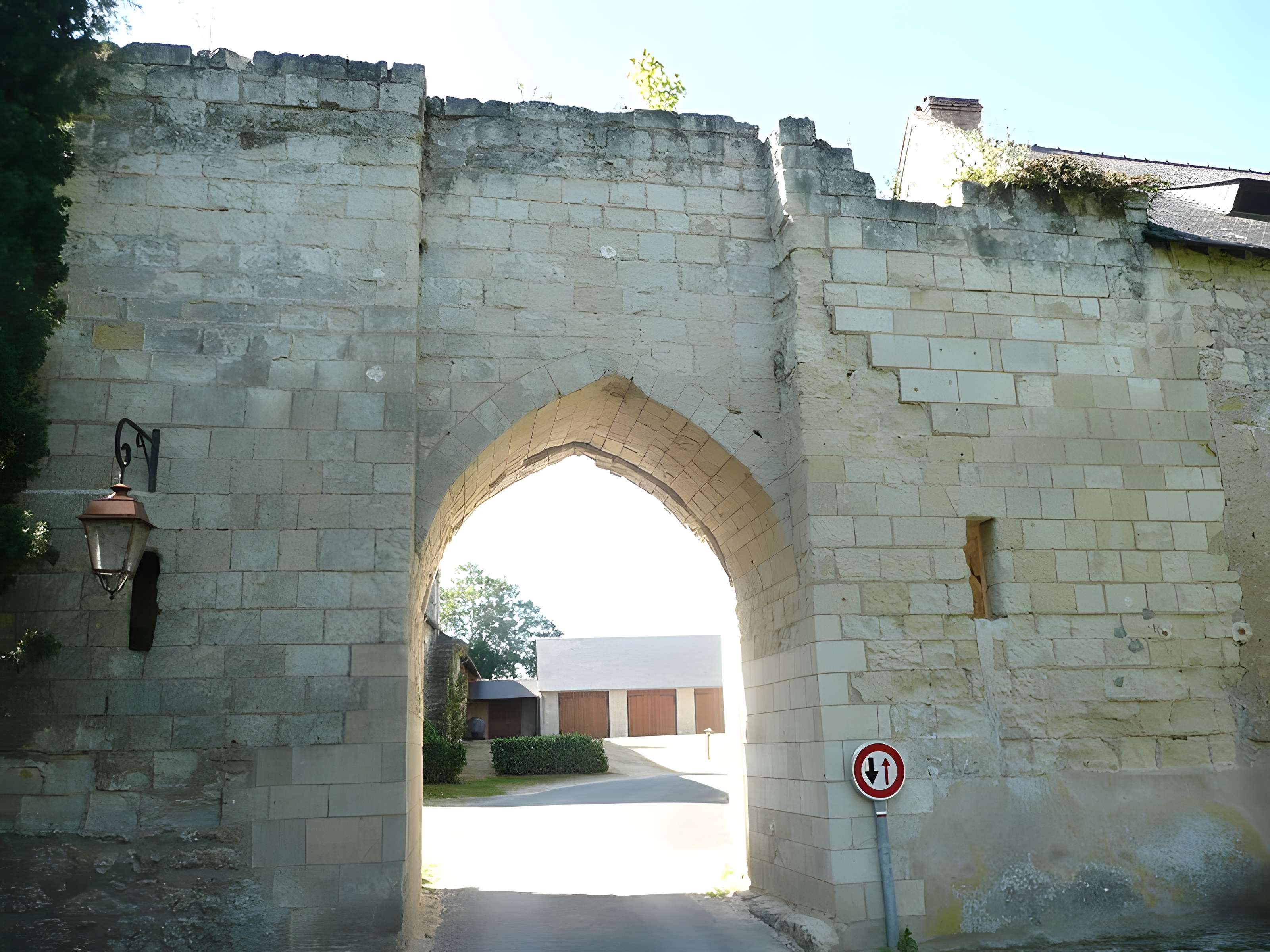 Porte du Moulin de Montreuil-Bellay 