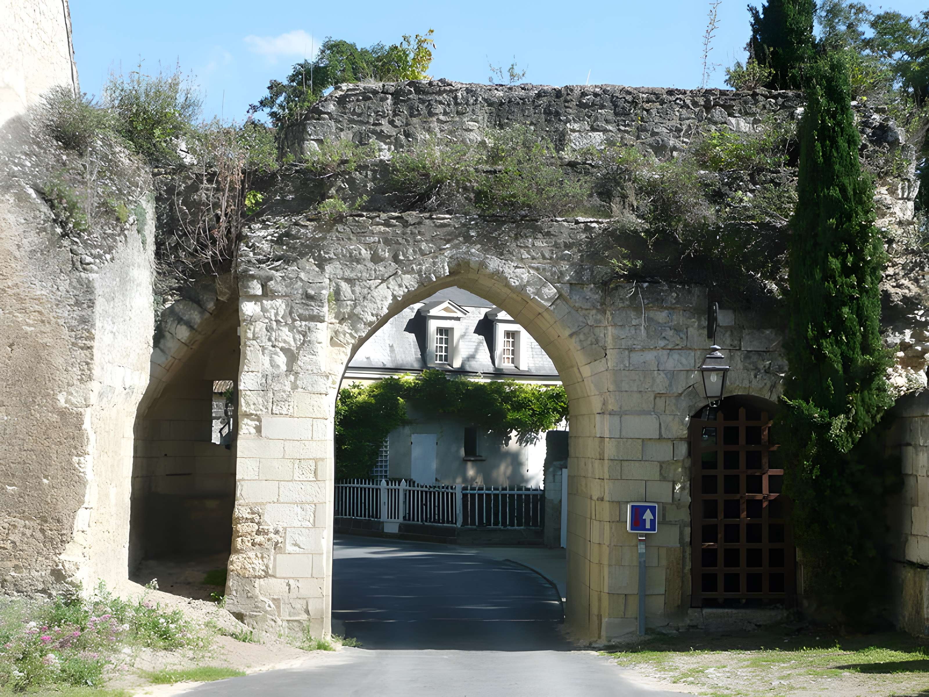 Porte du Moulin de Montreuil-Bellay