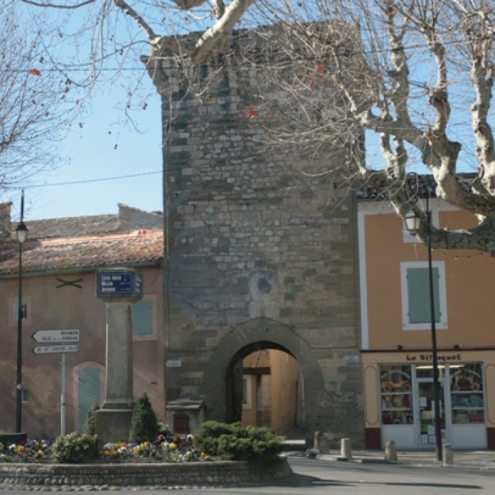 Photo de Porte Saint Gilles de Pernes-les-Fontaines